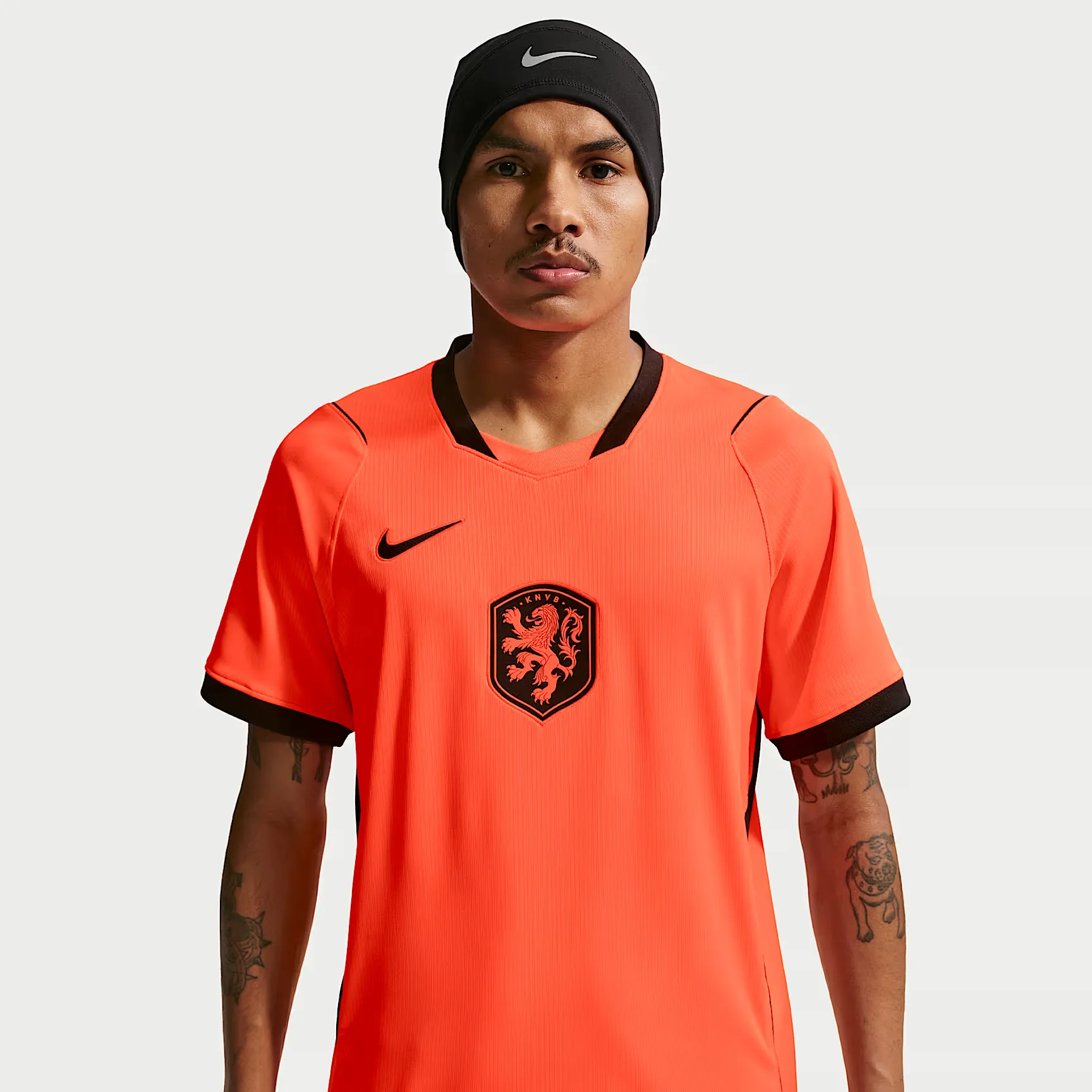 000000_Nike-Pays-Bas-2026-Stadium-Dri-FIT-Maillot-Domicile_Hyper-Crimson-Noir_IB5334-809_img0