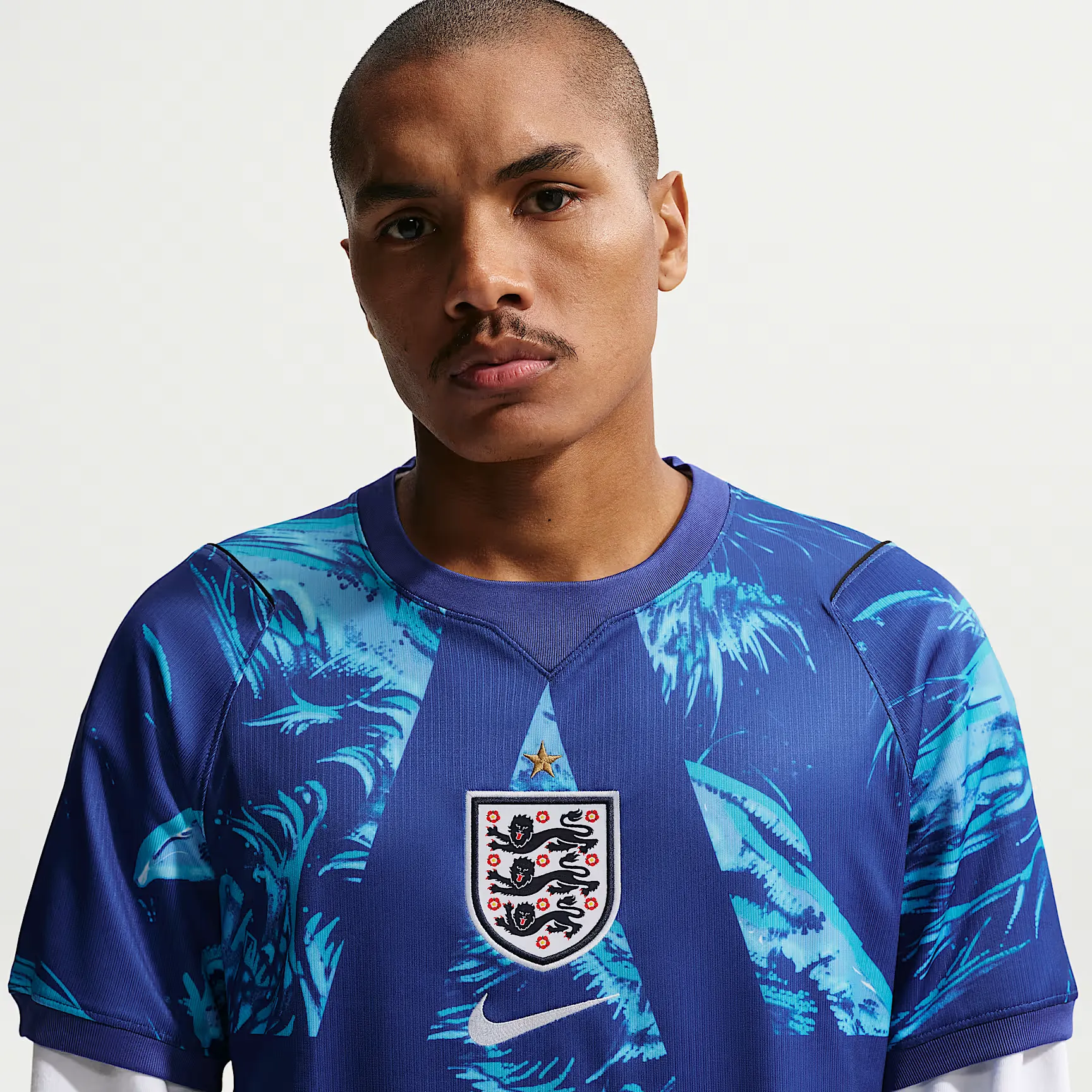 000000_Nike-England-2026-Stadium-Dri-FIT-Short-Sleeve-Replica-Goalkeeper-Jersey_Astronomy-Blue_IB5295-489_img2
