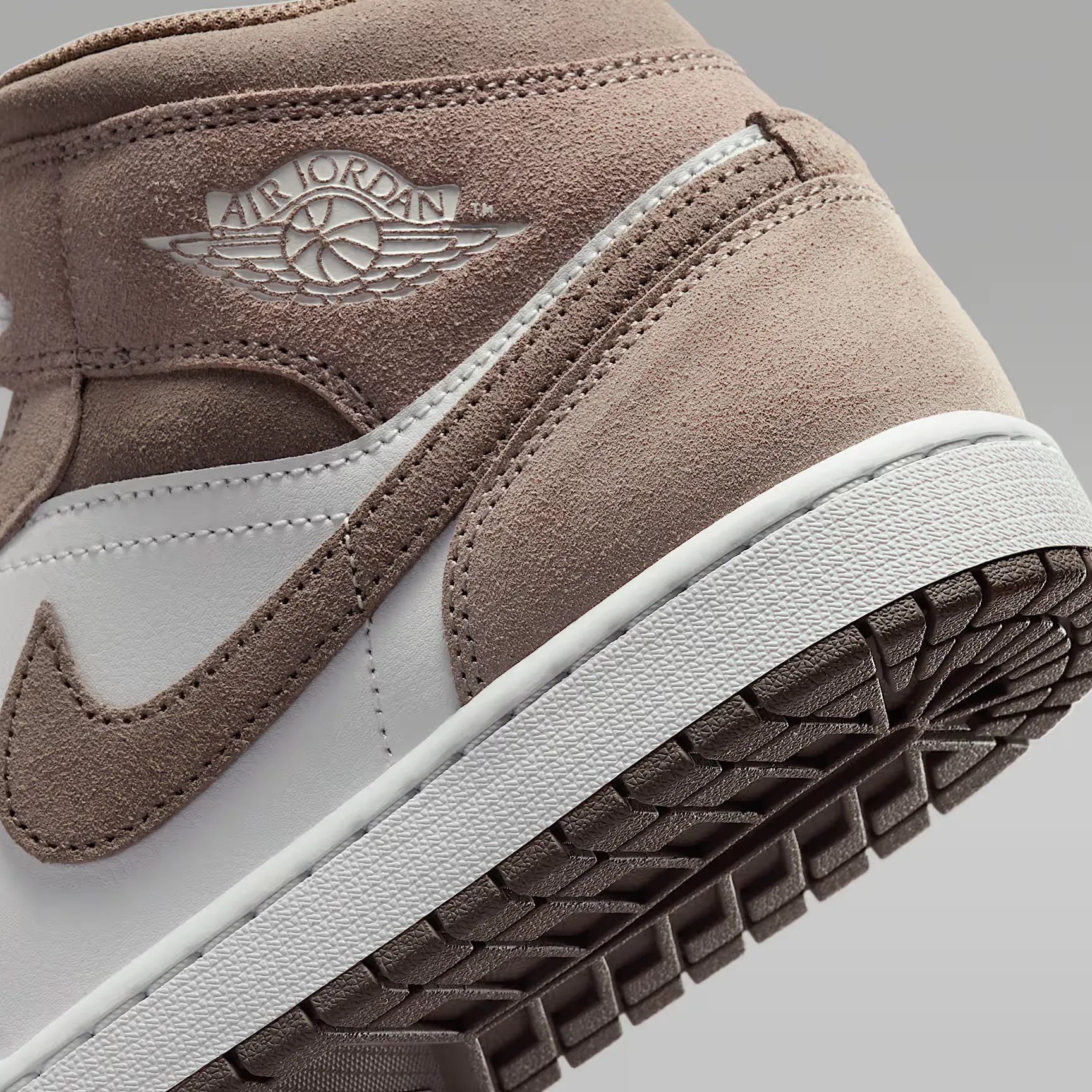 Air Jordan 1 Mid 