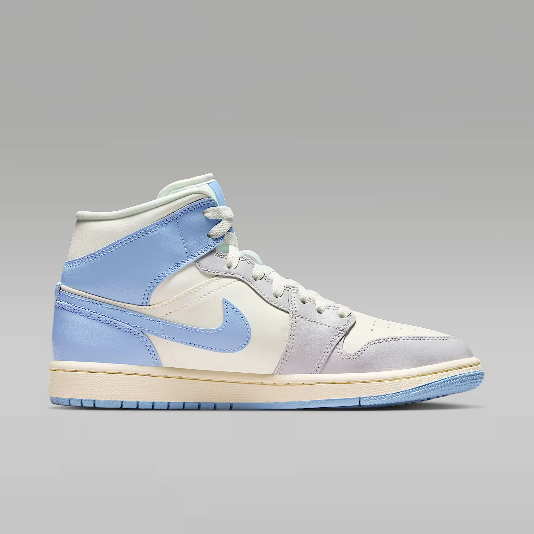 000000_Air-Jordan-1-Mid-WMNS_Psychic-Blue_BQ6472-402_img2