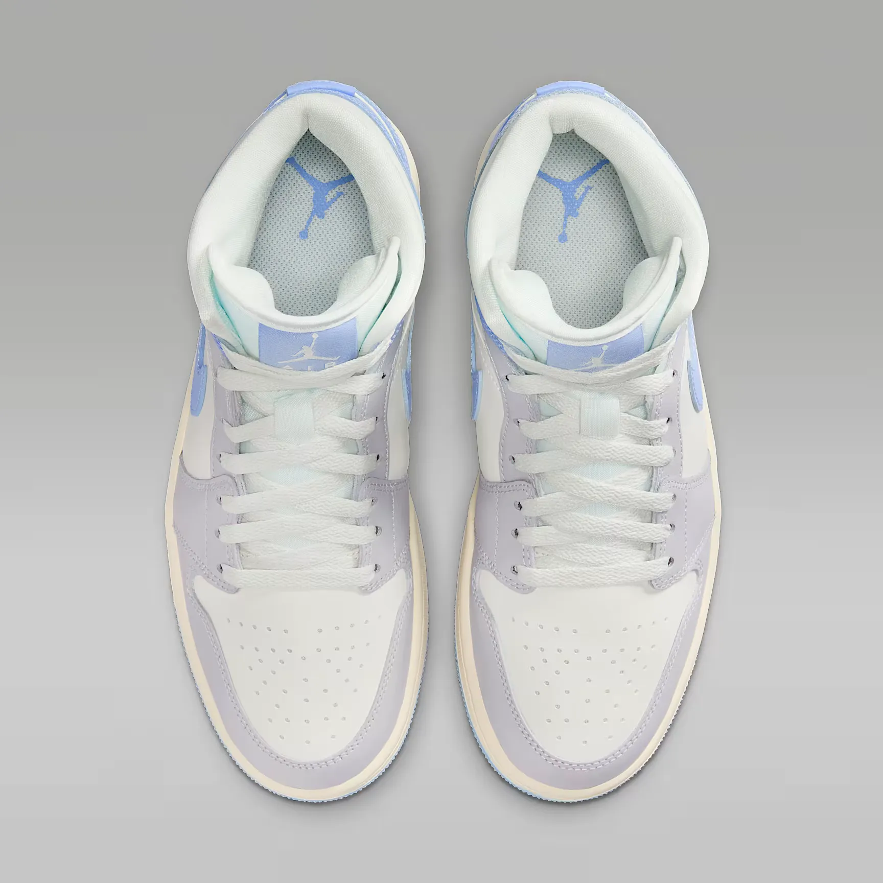 000000_Air-Jordan-1-Mid-WMNS_Psychic-Blue_BQ6472-402_img3