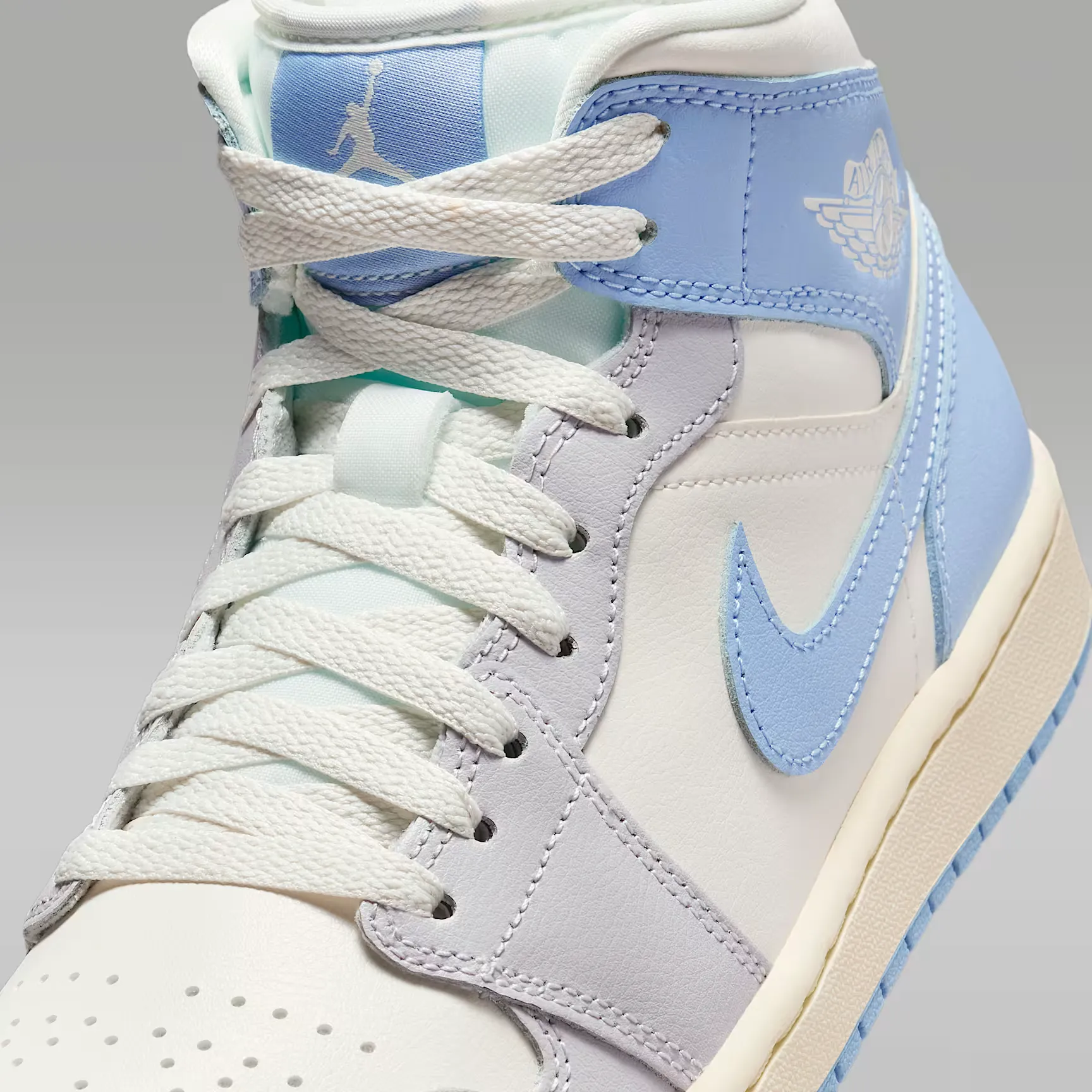 000000_Air-Jordan-1-Mid-WMNS_Psychic-Blue_BQ6472-402_img6
