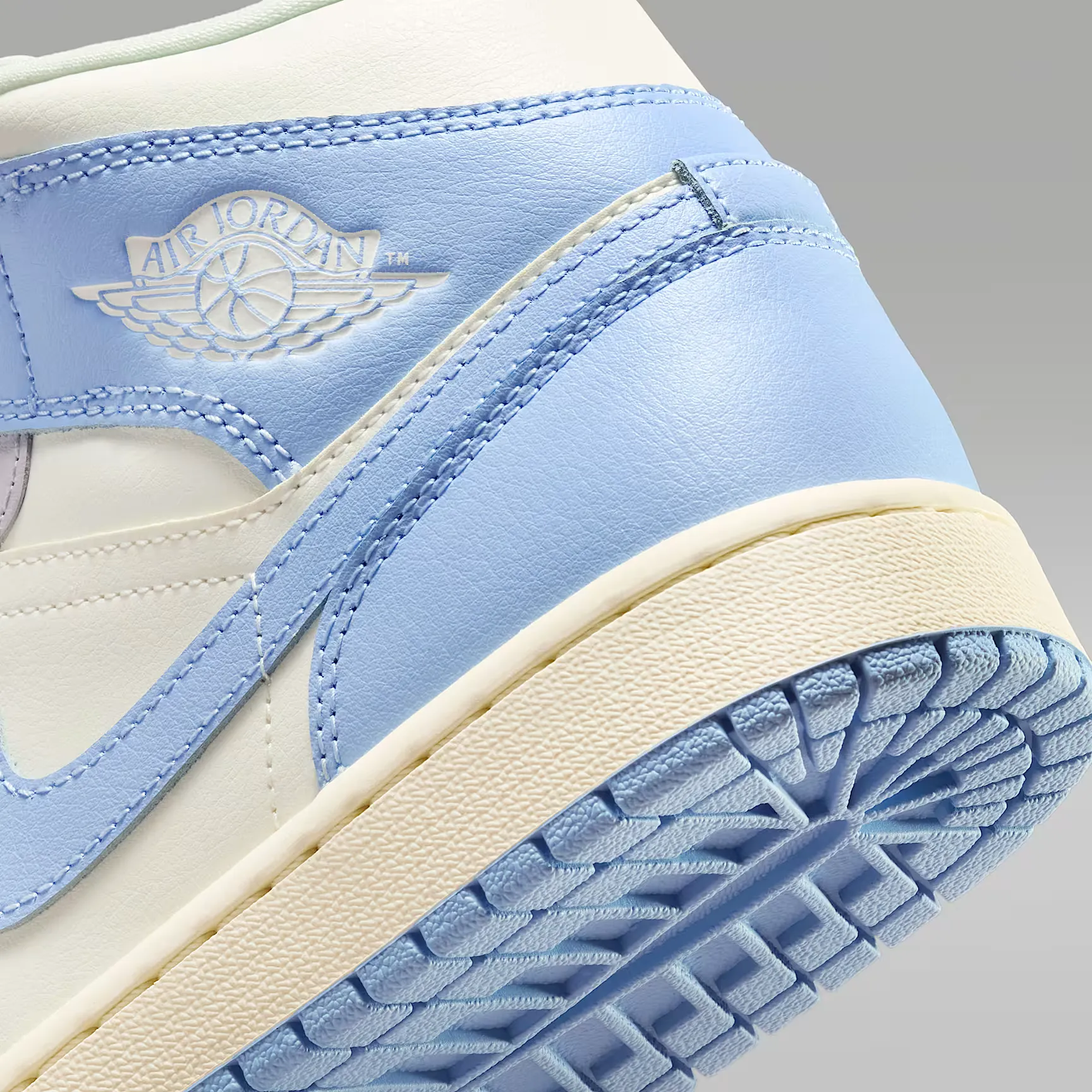 000000_Air-Jordan-1-Mid-WMNS_Psychic-Blue_BQ6472-402_img7