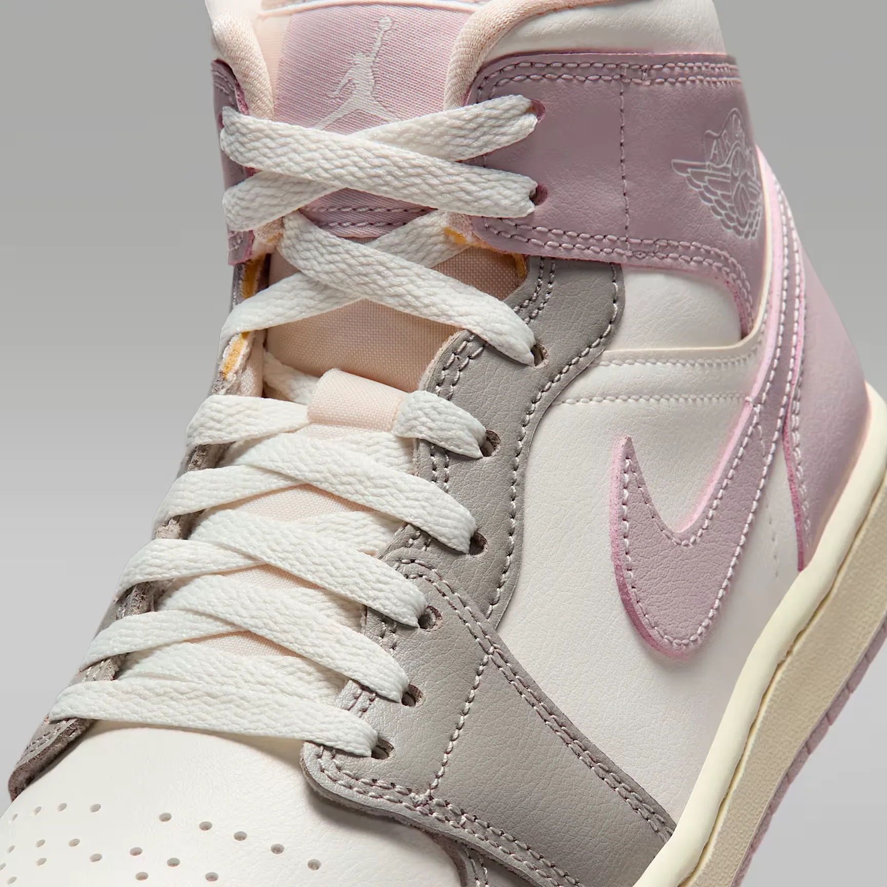 000000_Air-Jordan-1-Mid-WMNS_Enigma-Stone-Particle-Rose_BQ6472-122_img6
