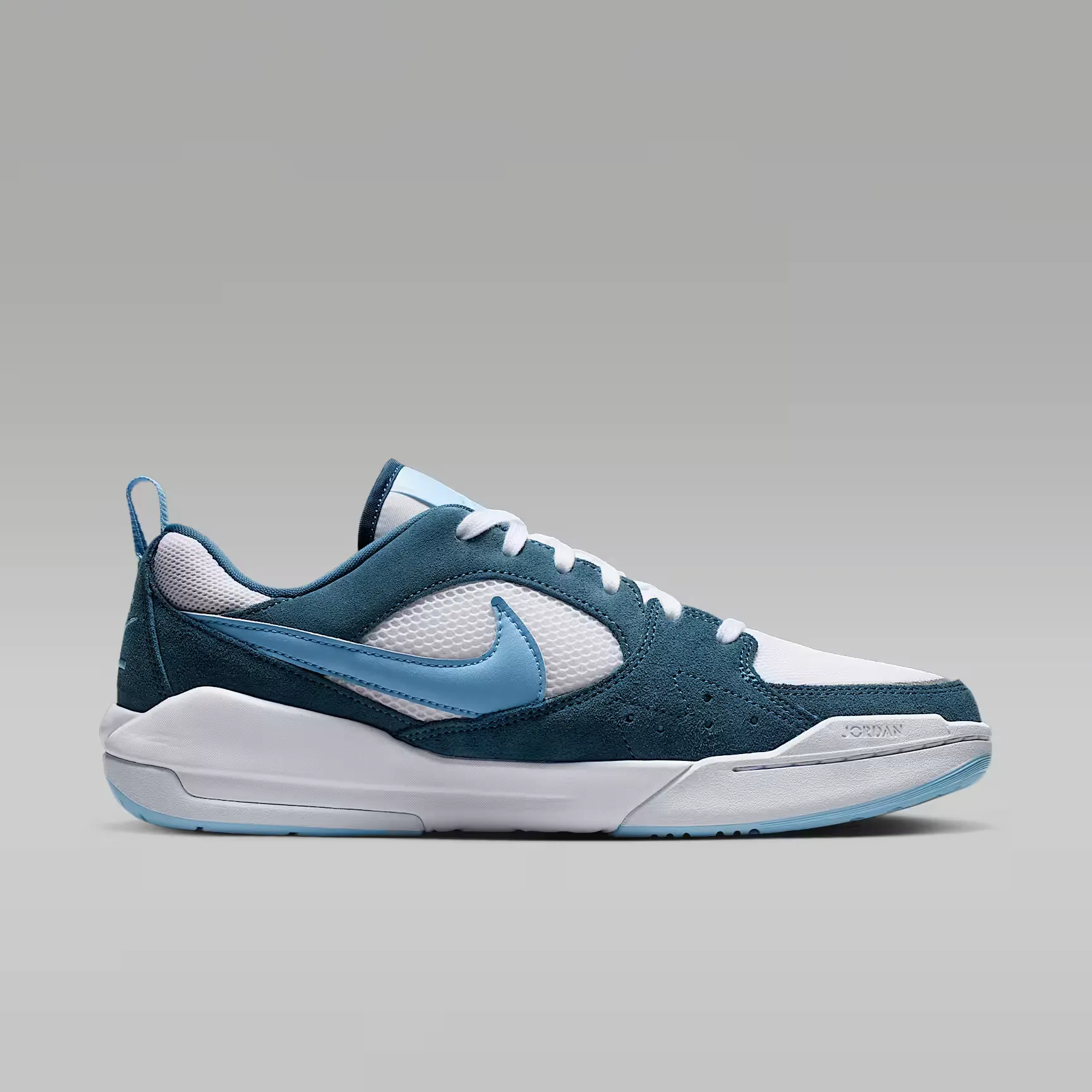 000000_Jordan-CMFT-Era_White-Squadron-Blue-Psychic-Blue_HJ6777-103_img2