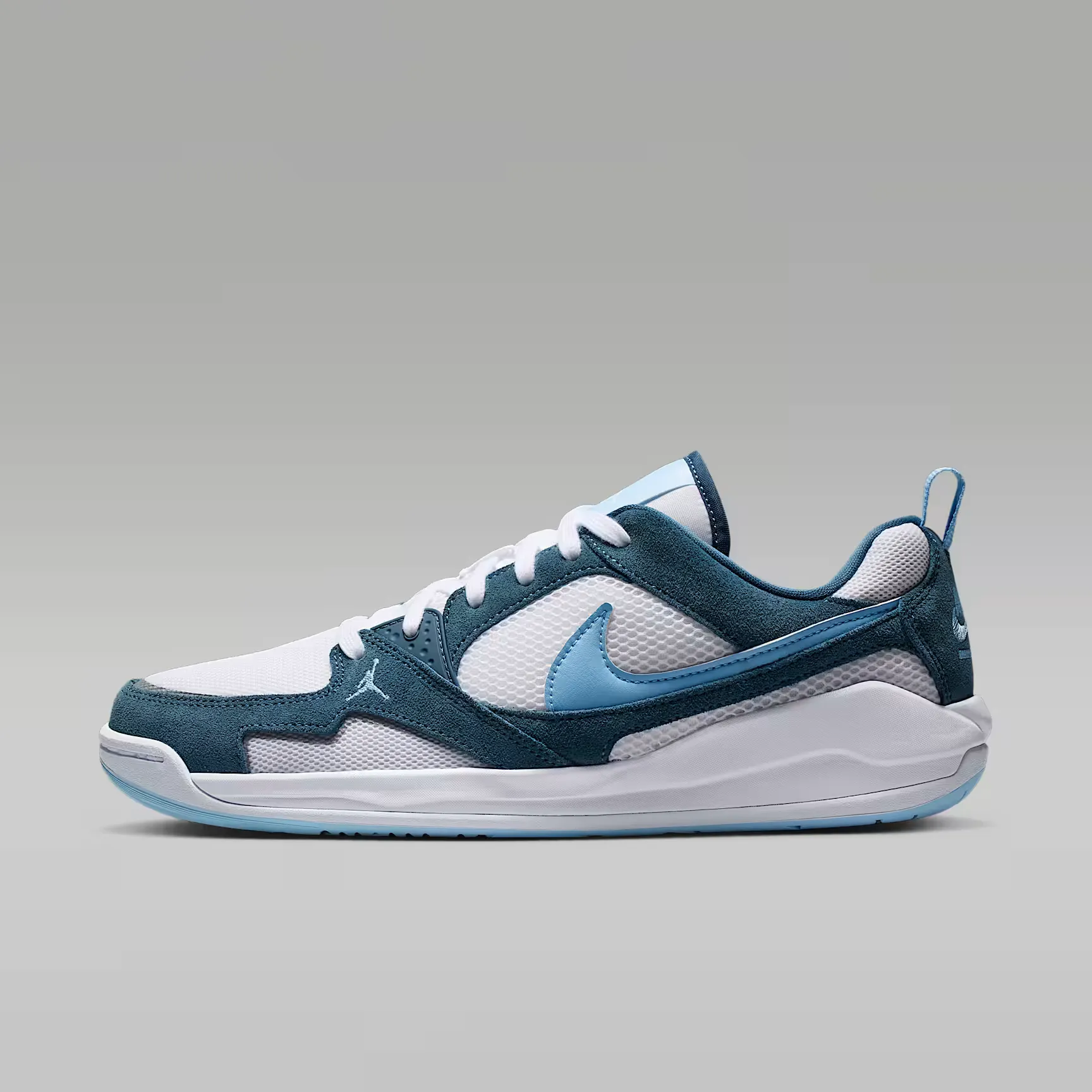 000000_Jordan-CMFT-Era_White-Squadron-Blue-Psychic-Blue_HJ6777-103_img0