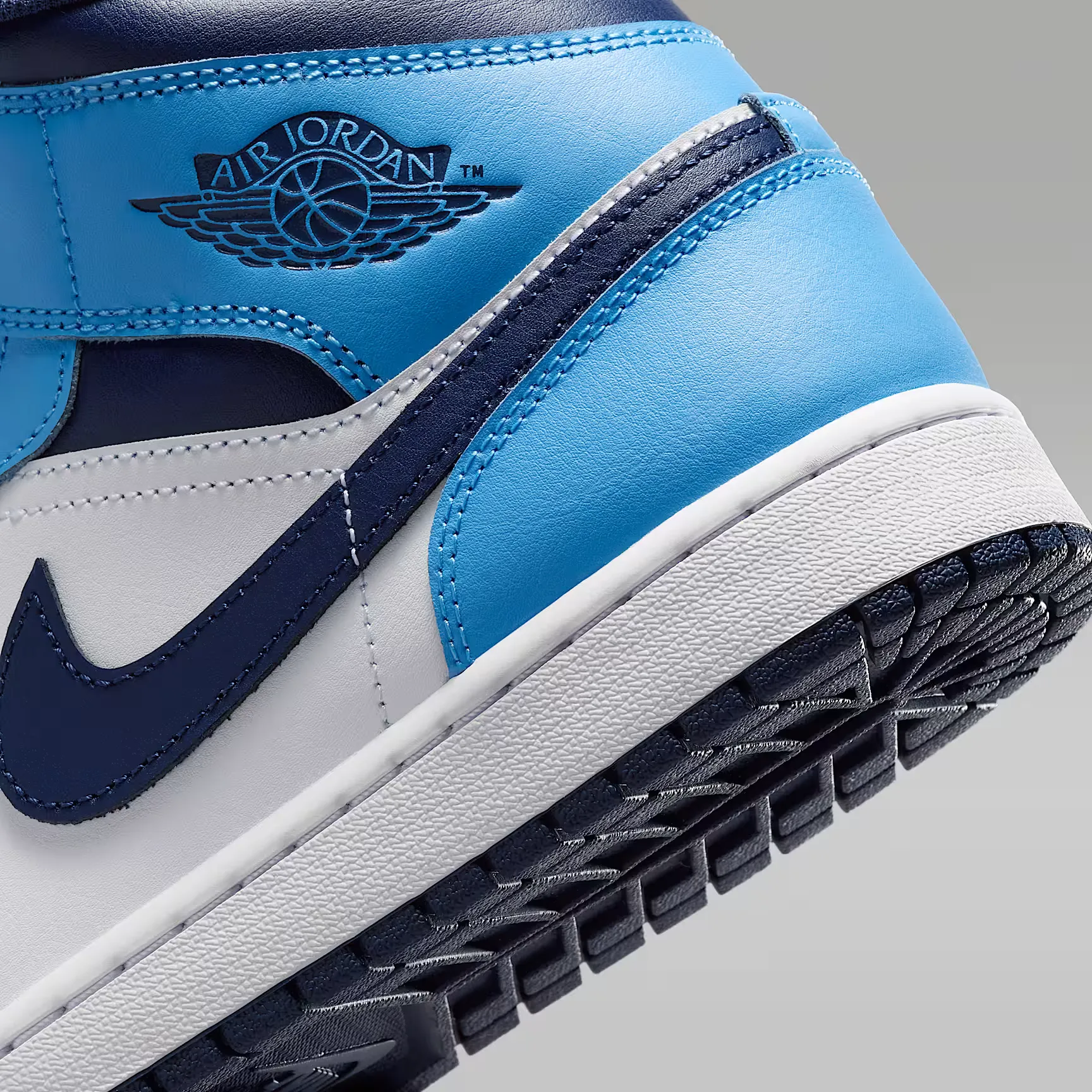 Air Jordan 1 Mid 