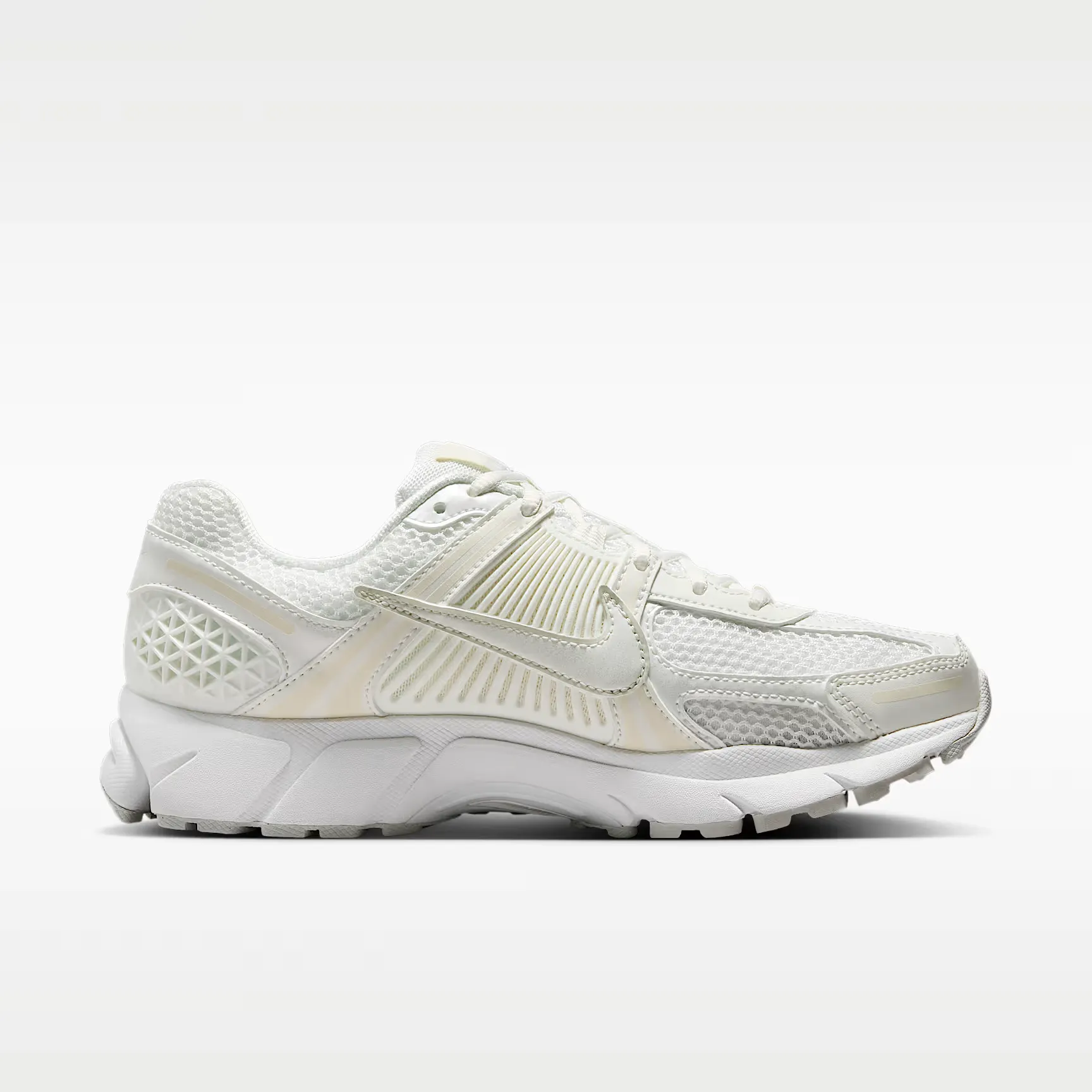 000000_Nike-Zoom-Vomero-5-WMNS_Sail-Summit-White_IB8929-100_img2