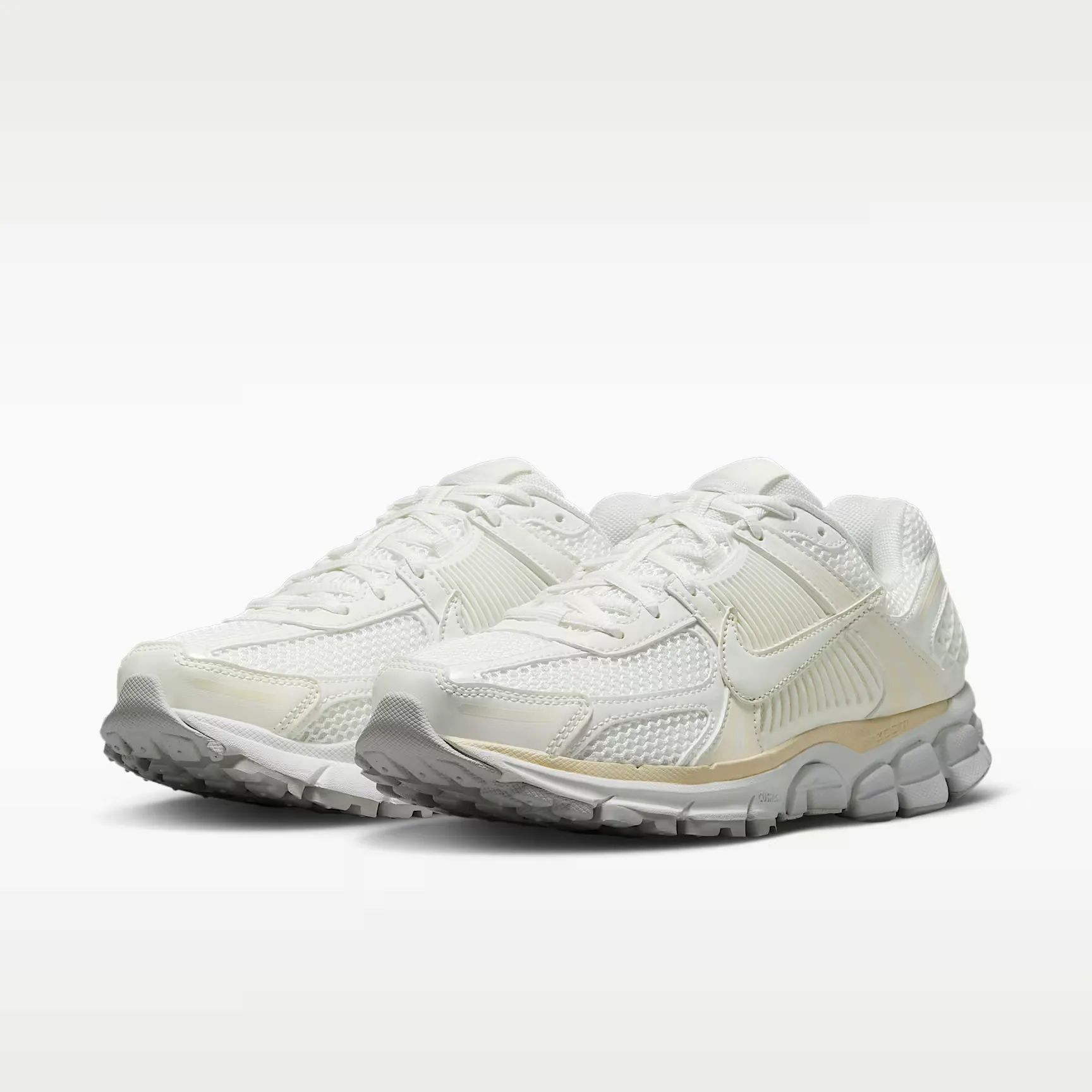 000000_Nike-Zoom-Vomero-5-WMNS_Sail-Summit-White_IB8929-100_img4