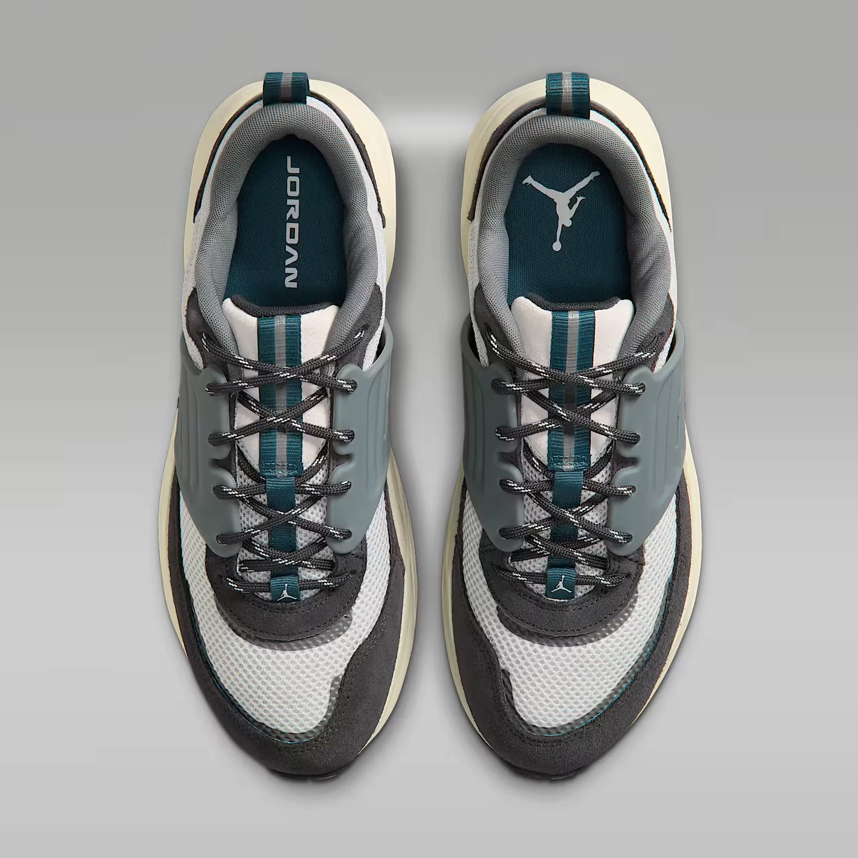 000000_Jordan-Trunner-OS_Photon-Dust-Anthracite_IB3722-009_img3