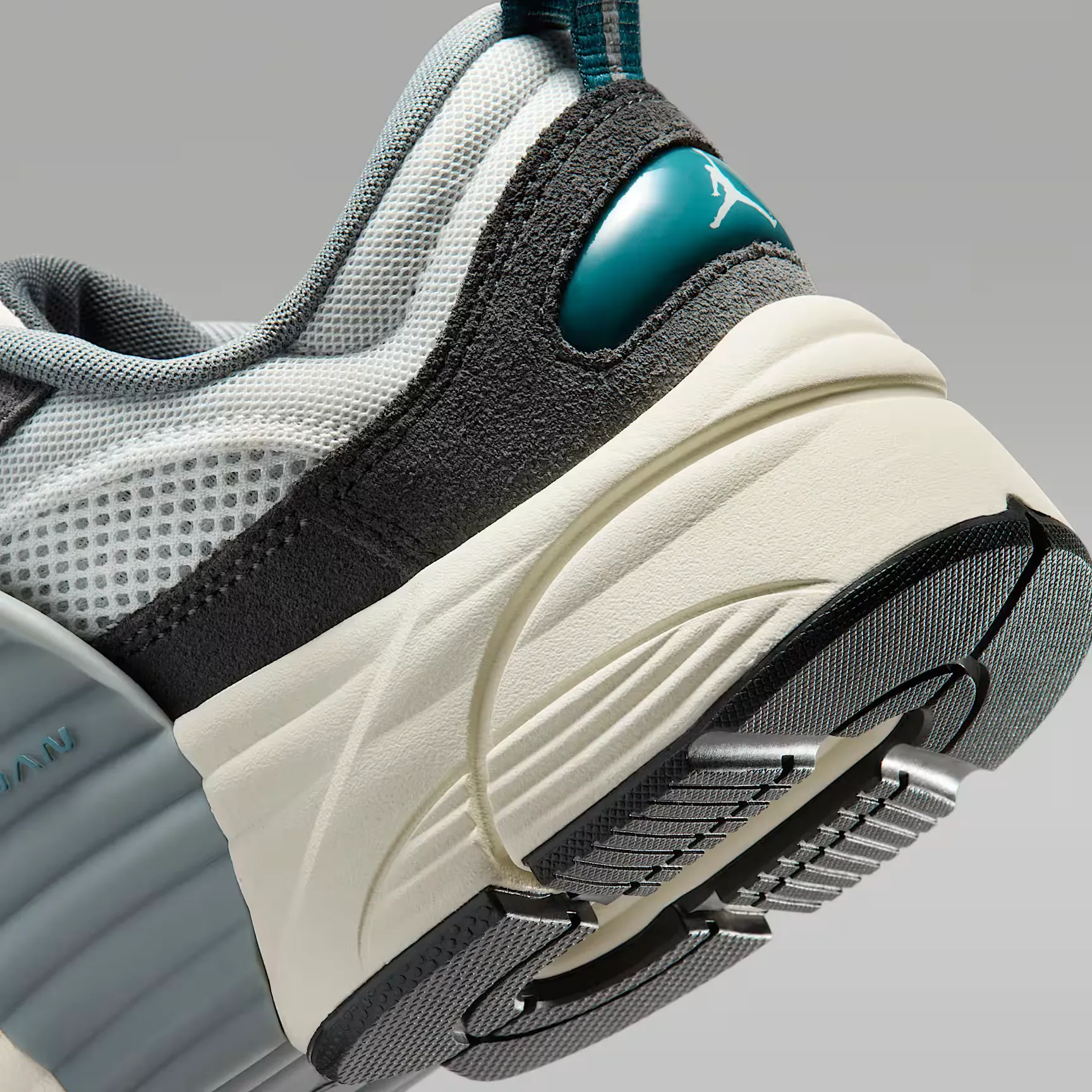 000000_Jordan-Trunner-OS_Photon-Dust-Anthracite_IB3722-009_img7