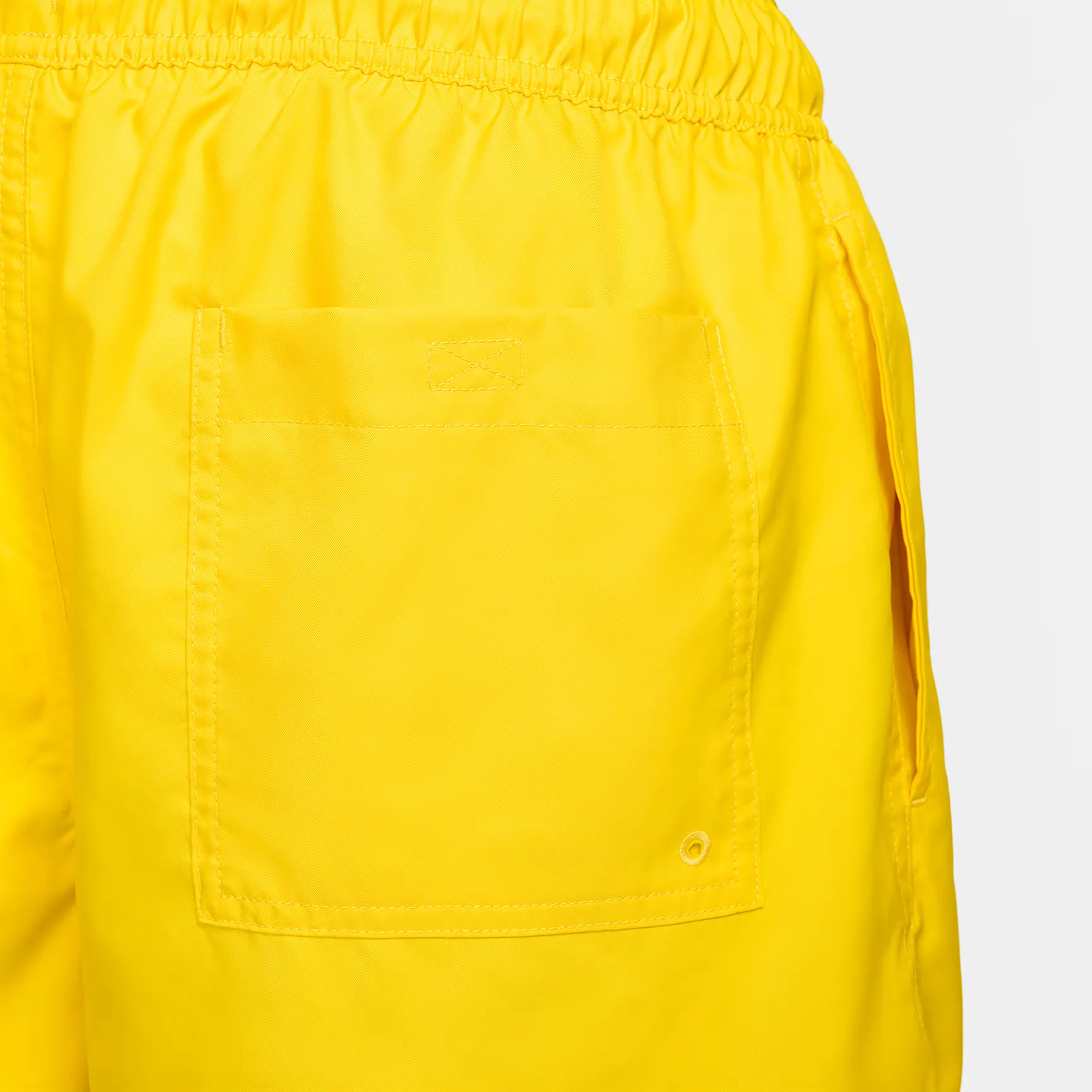 000000_Nike-Sportswear-Club-Flow-Woven-Short_Lightning-White_FN3307-718_img5