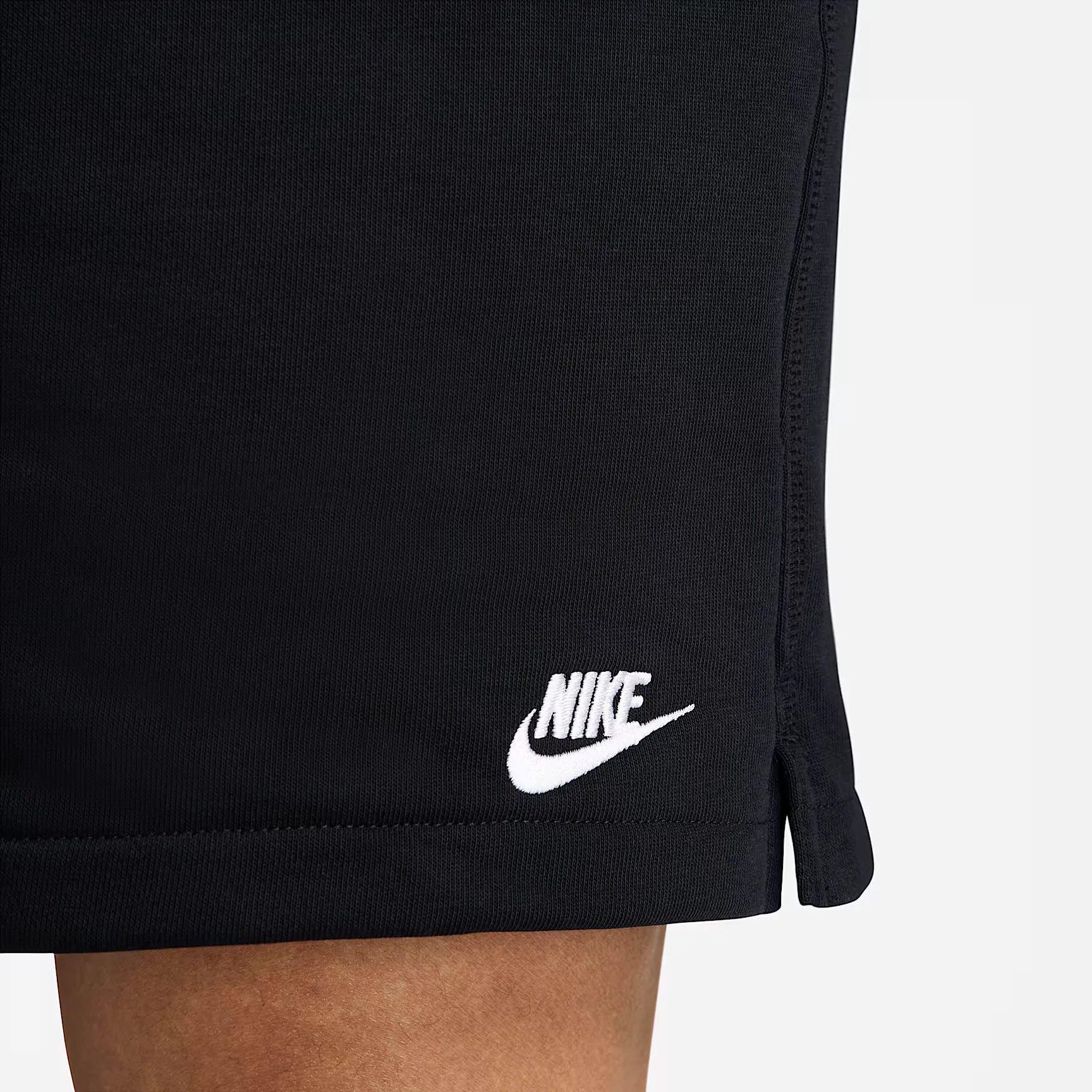 000000_Nike-Club-Flow-Fleece-Short_Black_FN3520-010_img5