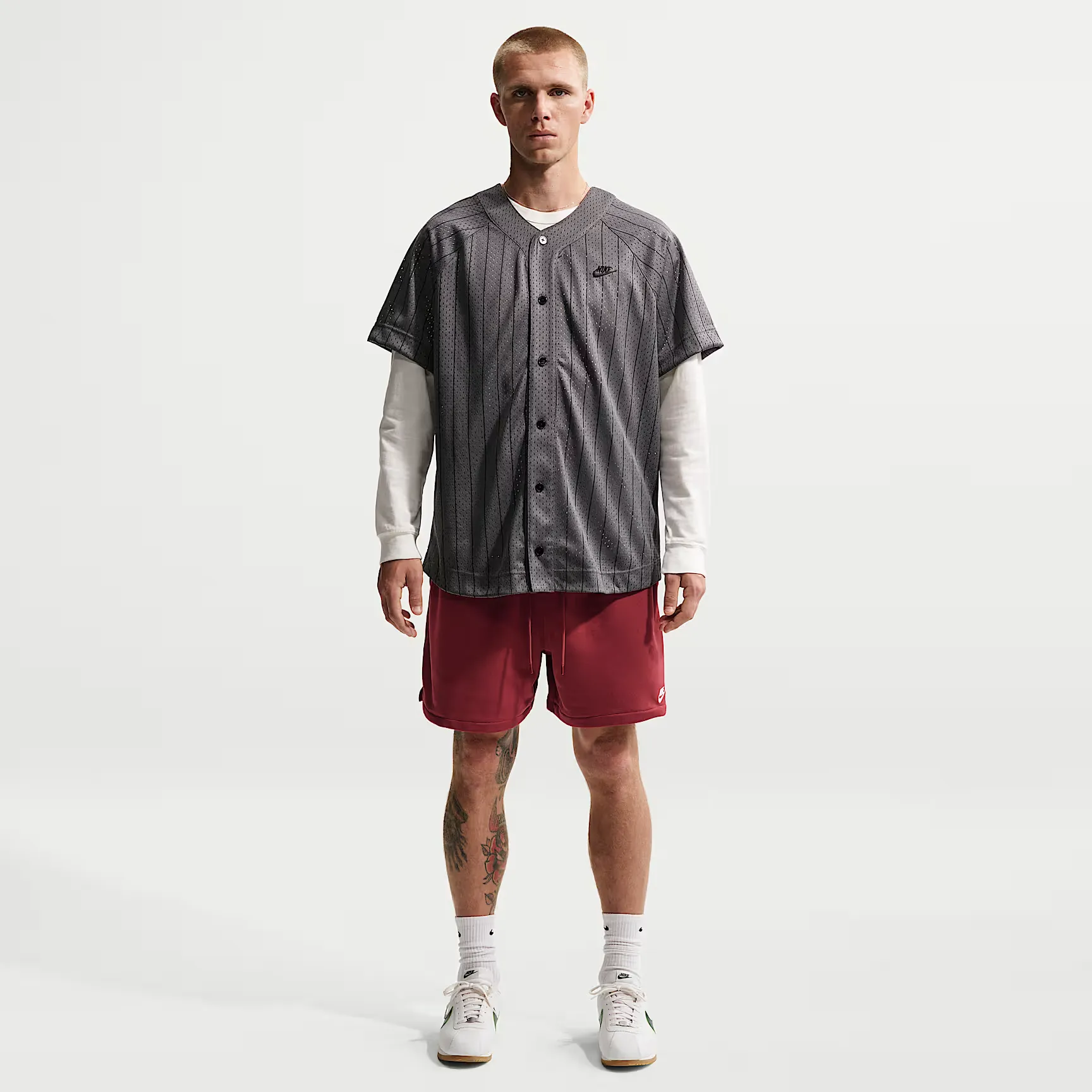 000000_Nike-Club-Flow-Fleece-Short_Team-Crimson_FN3520-613_img0