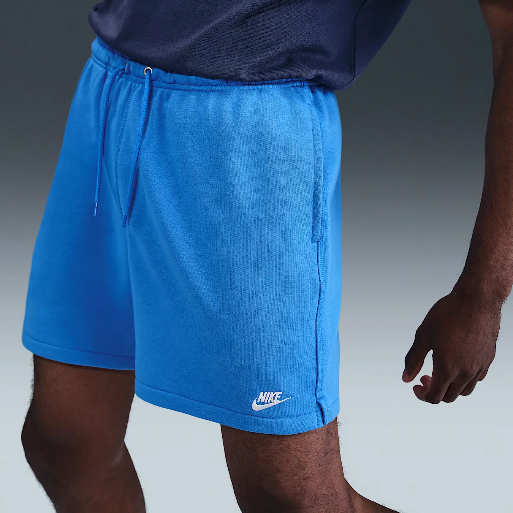 000000_Nike-Club-French-Terry-Flow-Shorts_Light-Photo-Blue-White_FN3520-435_img4