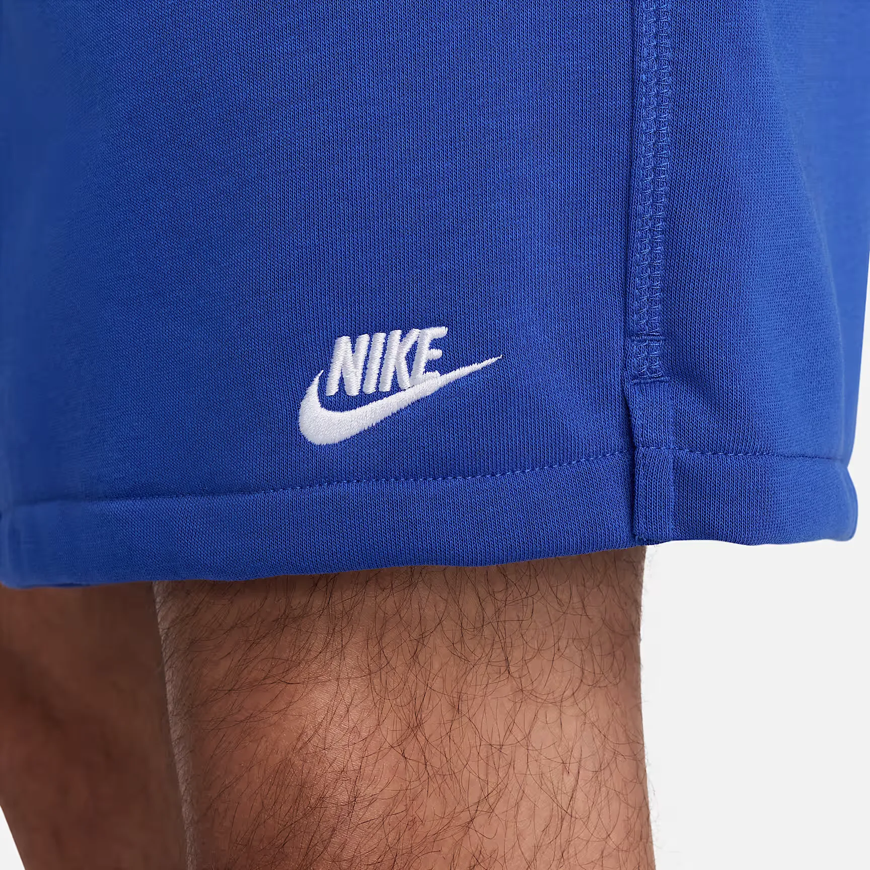 000000_Nike-Club-Flow-Fleece-Short_Game-Royal_FN3520-480_img4
