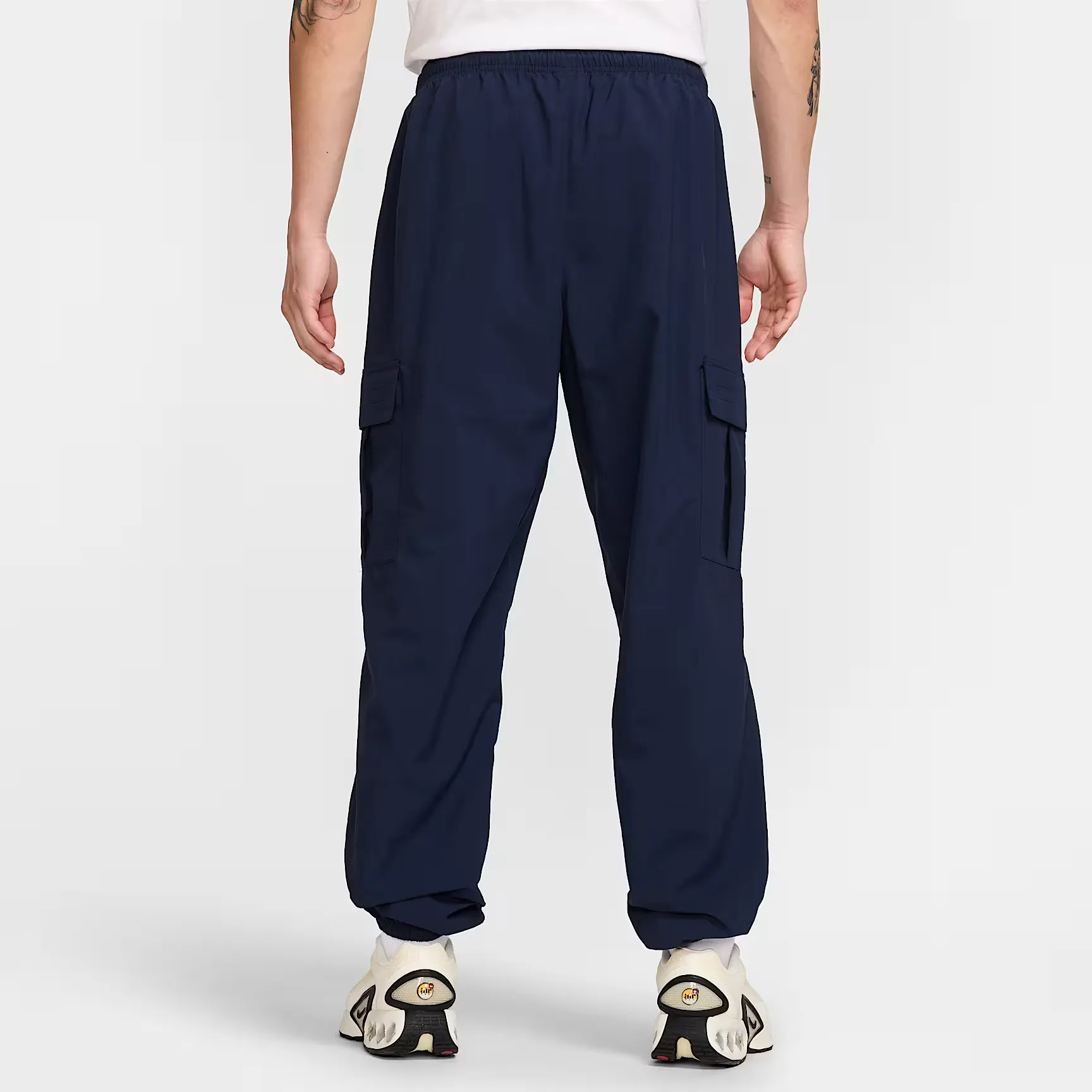 000000_Nike-Sportswear-Club-Woven-Cargo-Pants_Obsidian_HJ1990-451_img1