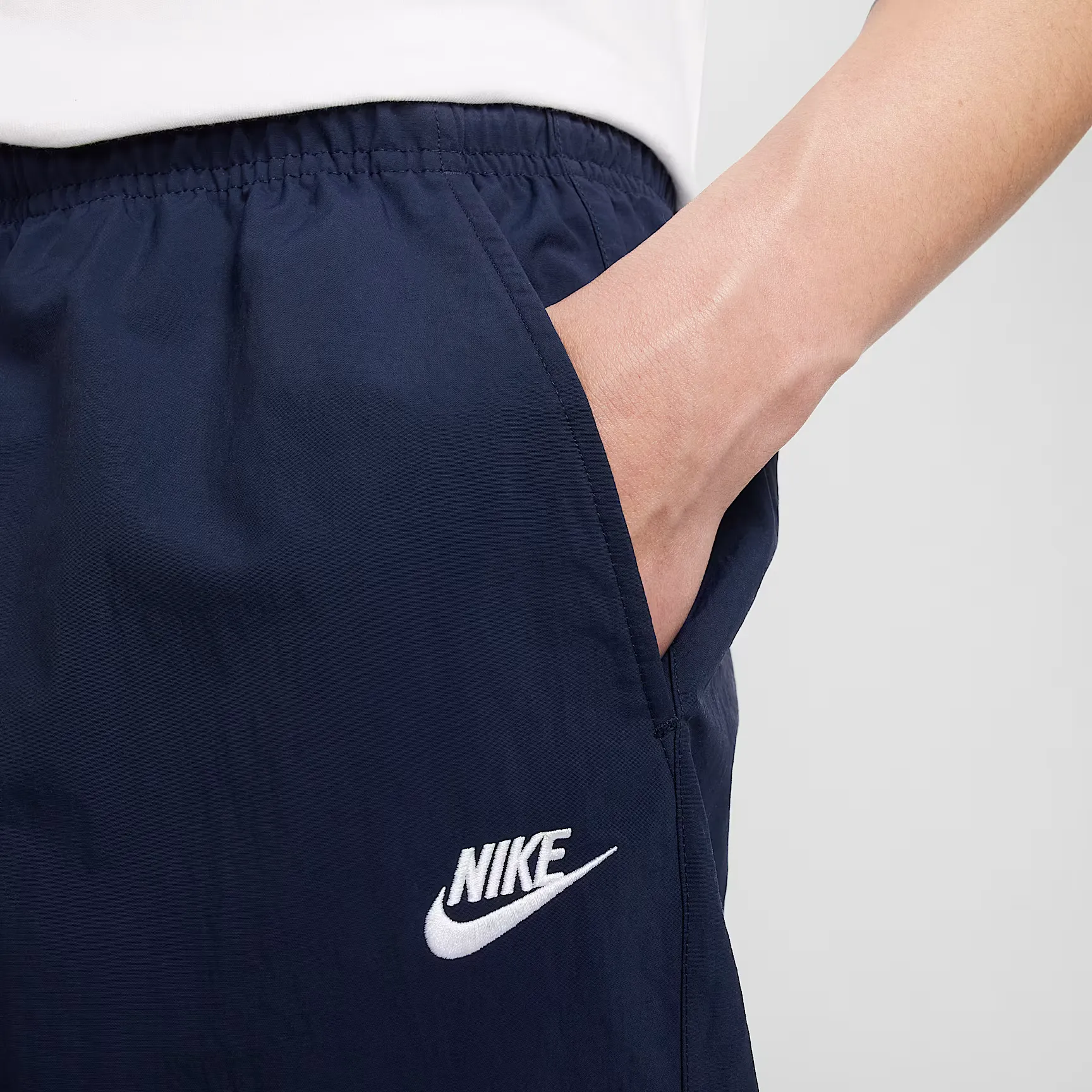 000000_Nike-Sportswear-Club-Woven-Cargo-Pants_Obsidian_HJ1990-451_img3