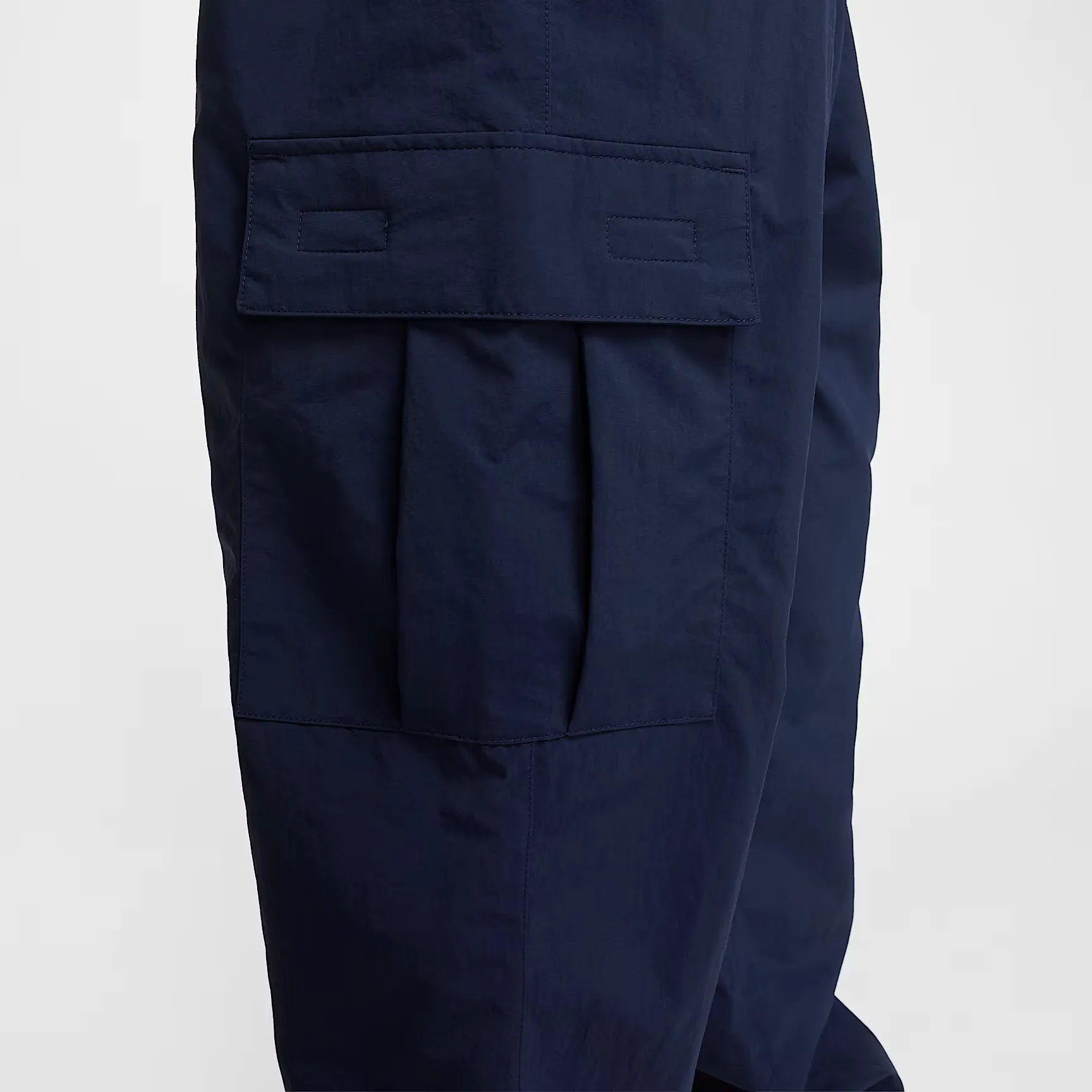 000000_Nike-Sportswear-Club-Woven-Cargo-Pants_Obsidian_HJ1990-451_img4