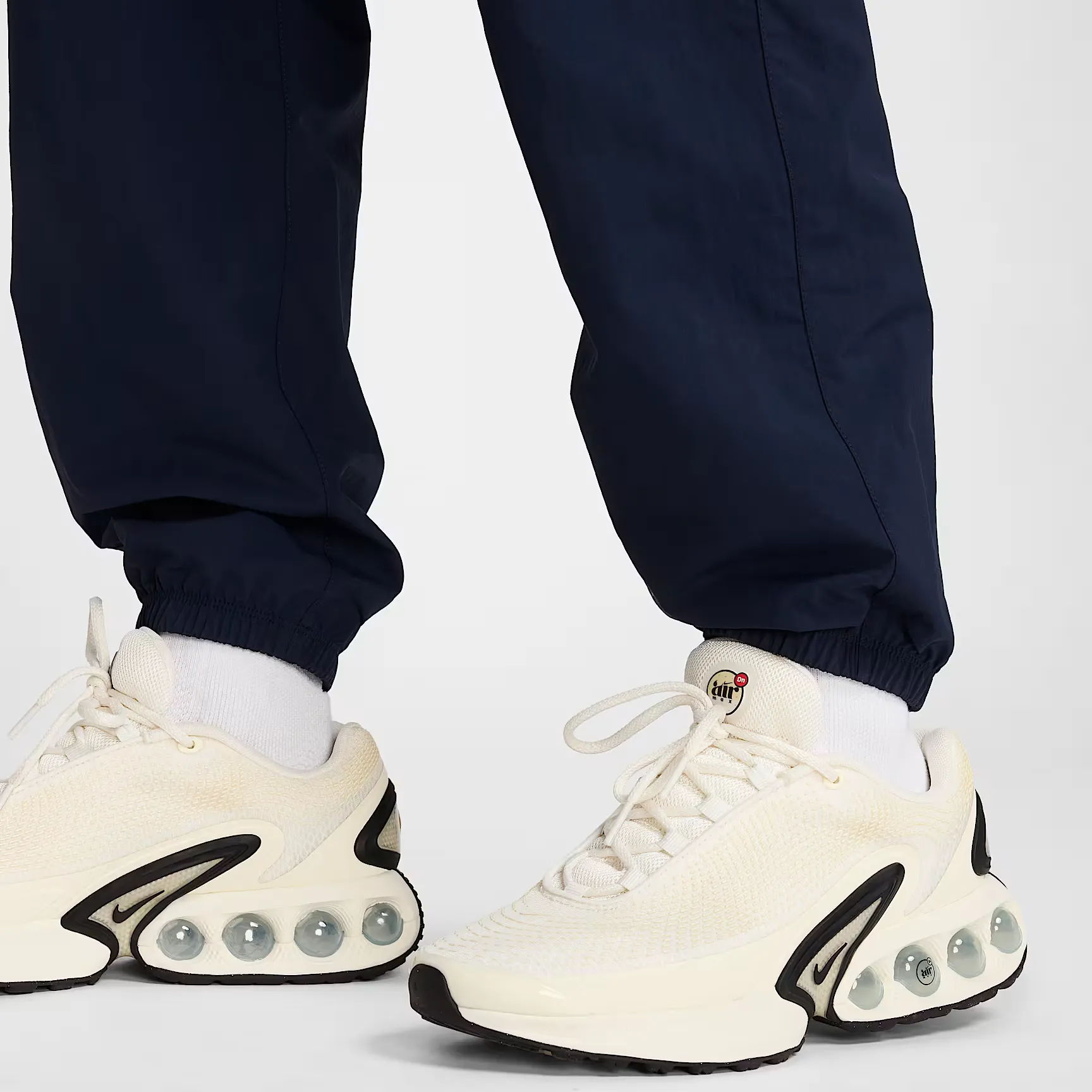 000000_Nike-Sportswear-Club-Woven-Cargo-Pants_Obsidian_HJ1990-451_img5