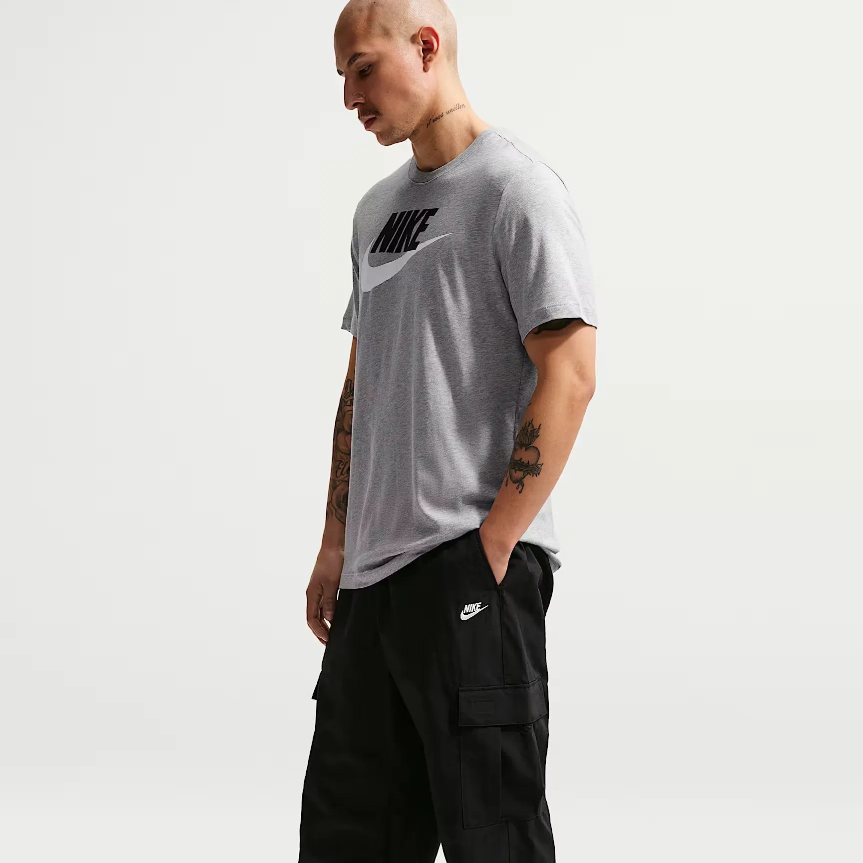 000000_Nike-Sportswear-Club-Woven-Cargo-Pants_Black-White_HJ1990-010_img3
