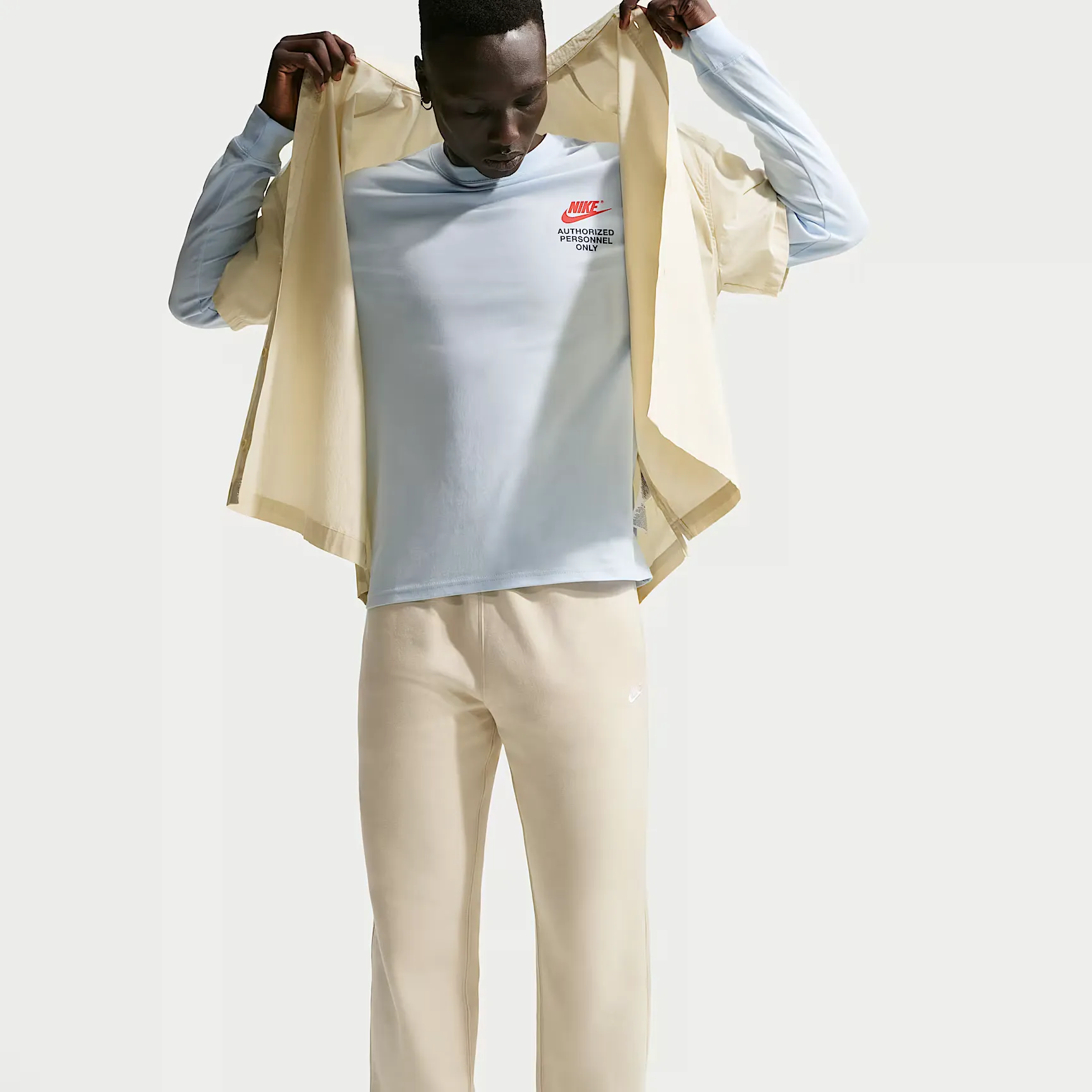 000000_Nike-Sportswear-Club-Fleece-Open-Hem-Pants_Light-Khaki_FN3730-229_img3