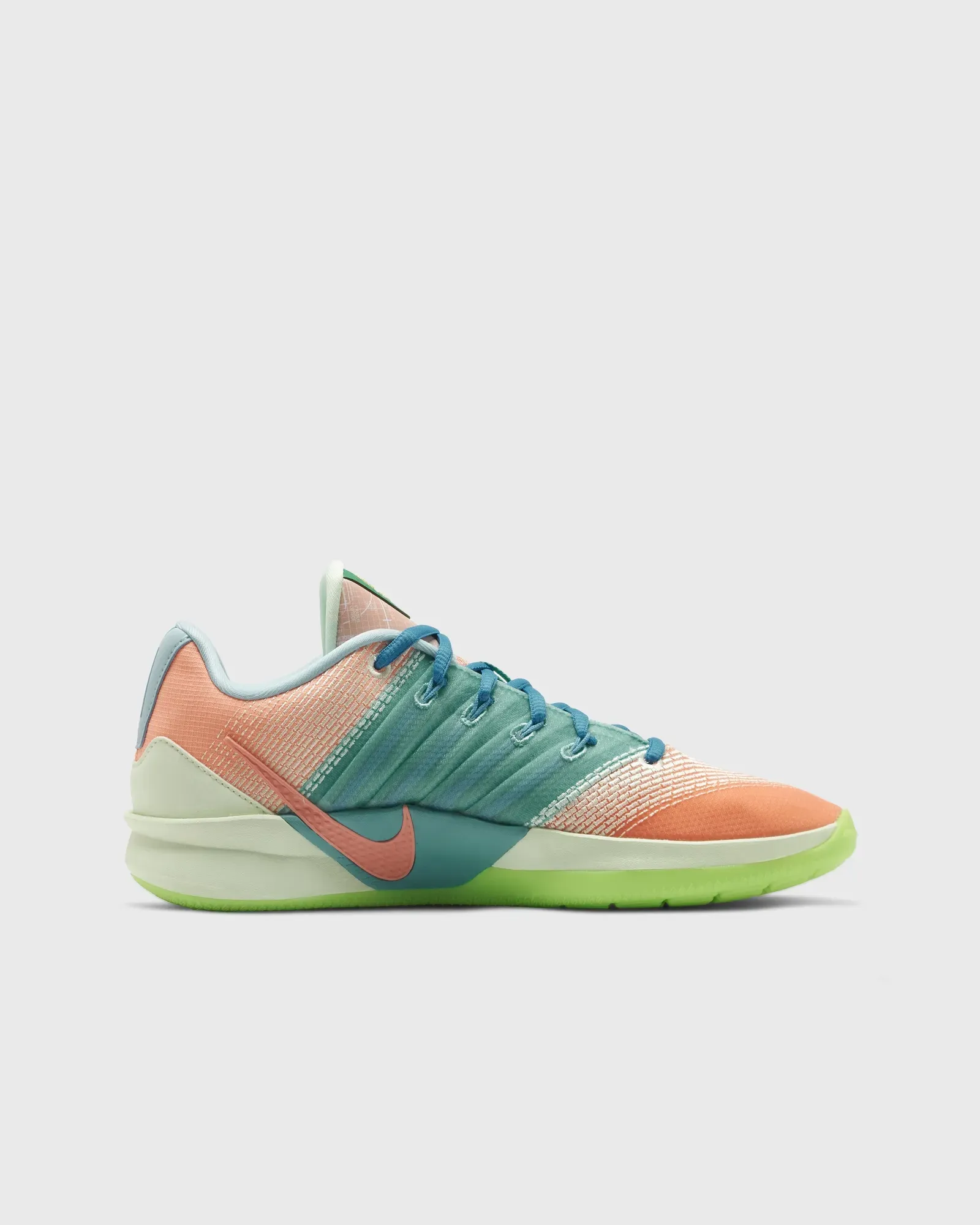 000000_Nike-WMNS-Sabrina-3_What-The_IO7845-300_img2