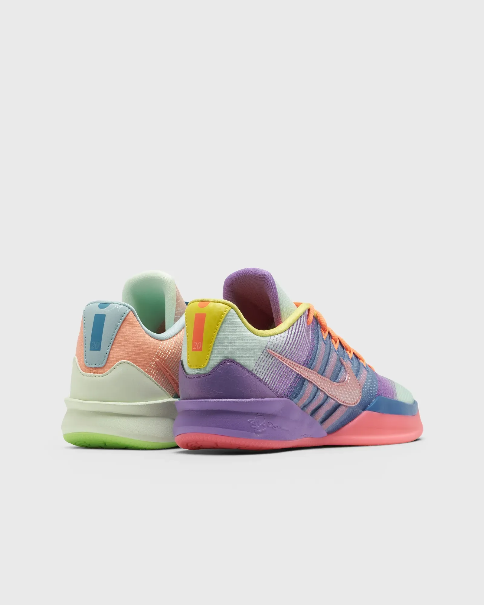 000000_Nike-WMNS-Sabrina-3_What-The_IO7845-300_img3