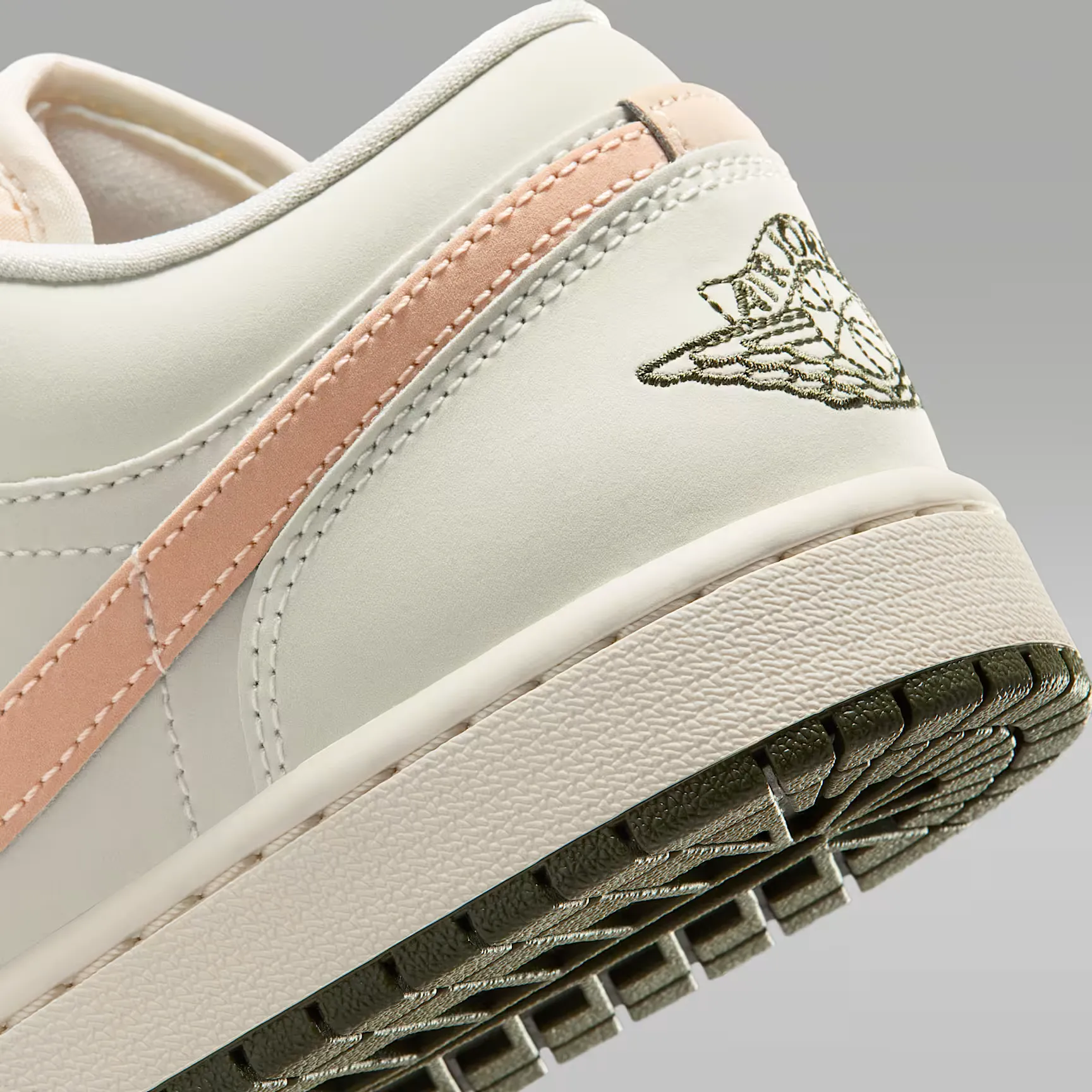 000000_Air-Jordan-1-Low-WMNS_Sail-Crimson-Tint_DC0774-111_img7