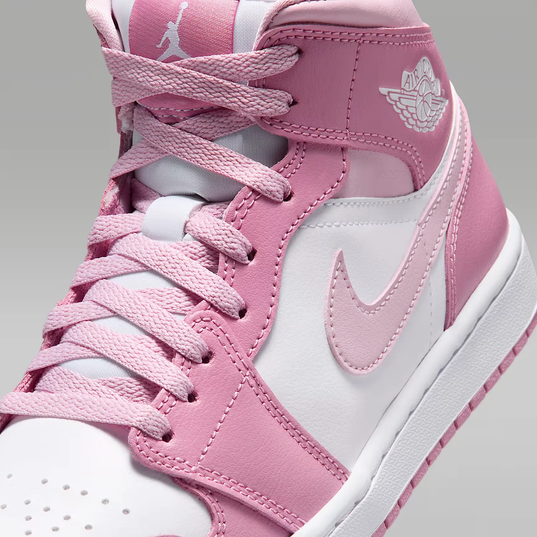 Air Jordan 1 Mid WMNS 
