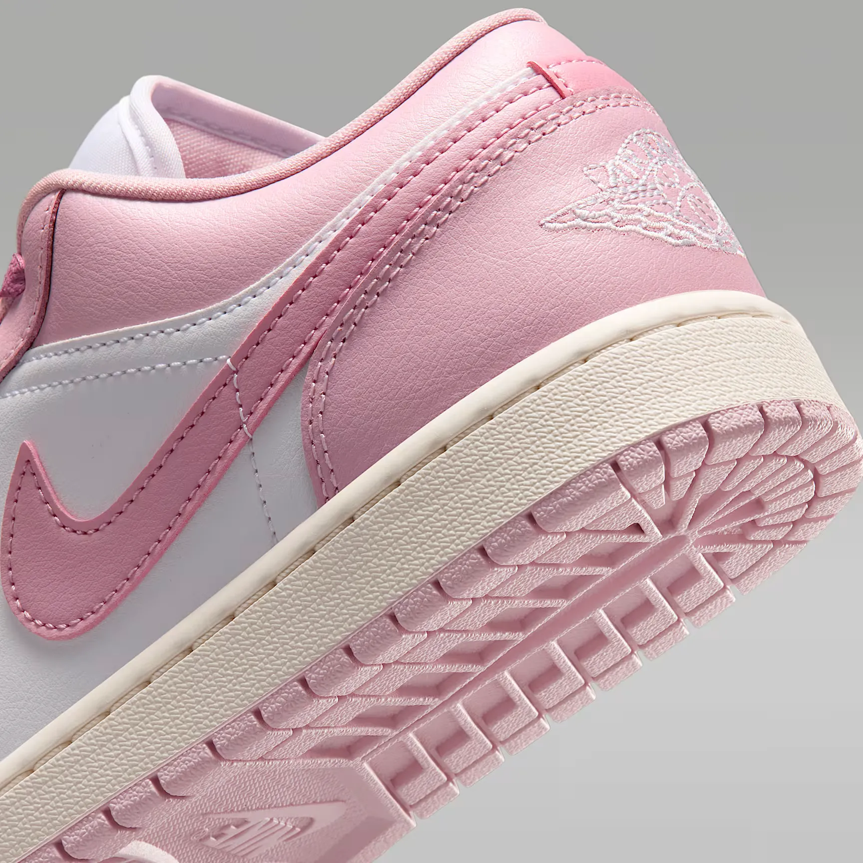 000000_Air-Jordan-1-Low-WMNS_Iced-Carmine_DC0774-607_img7