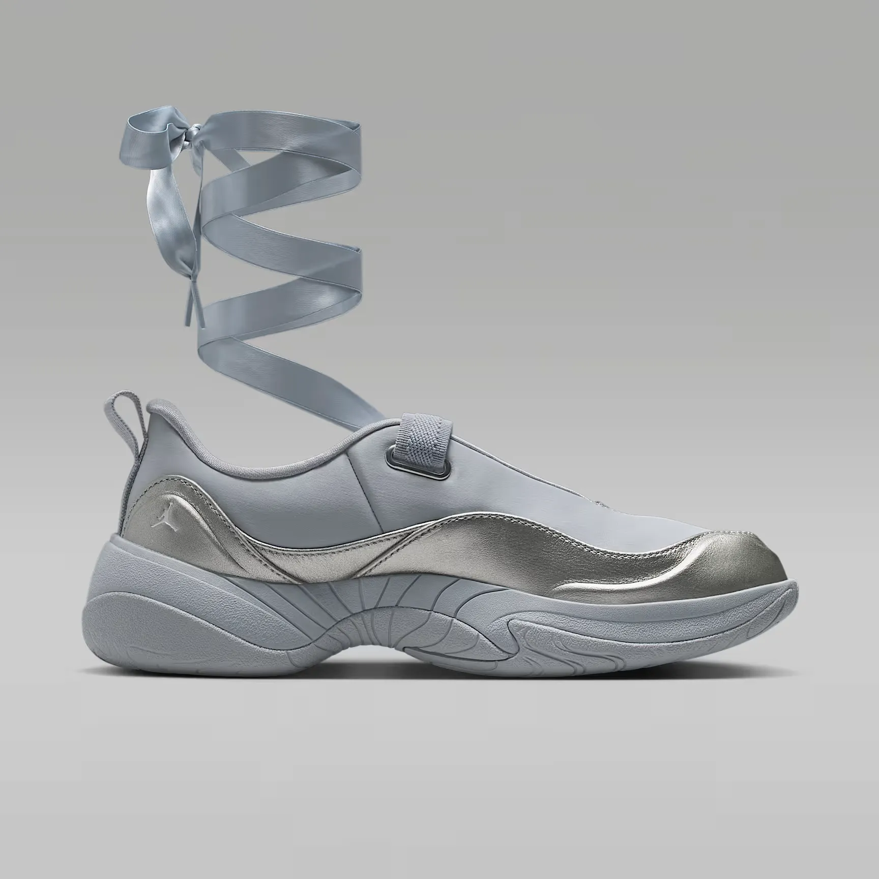 000000_Jordan-Pointe-WMNS_Metallic-Silver_IB8597-002_img2