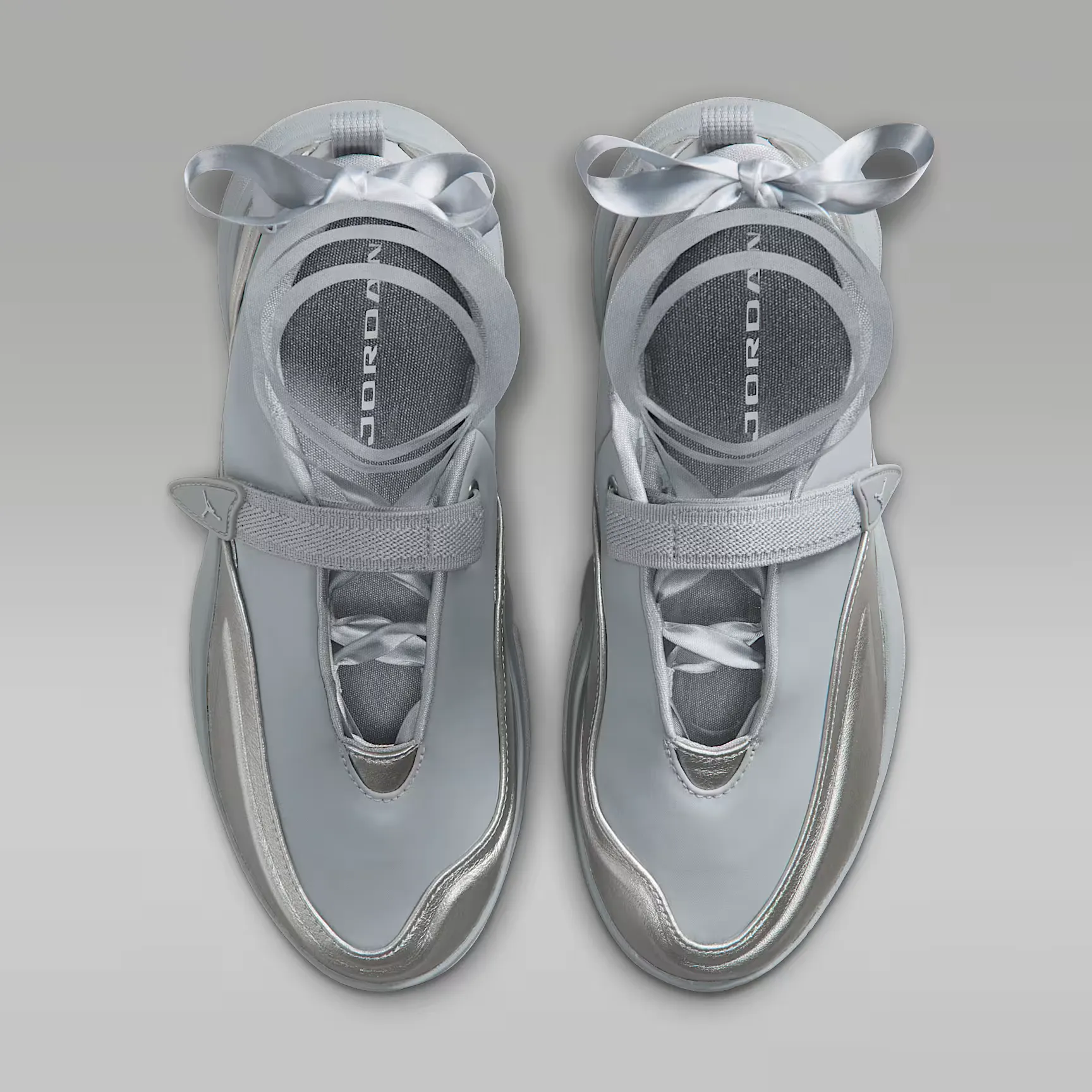 000000_Jordan-Pointe-WMNS_Metallic-Silver_IB8597-002_img3