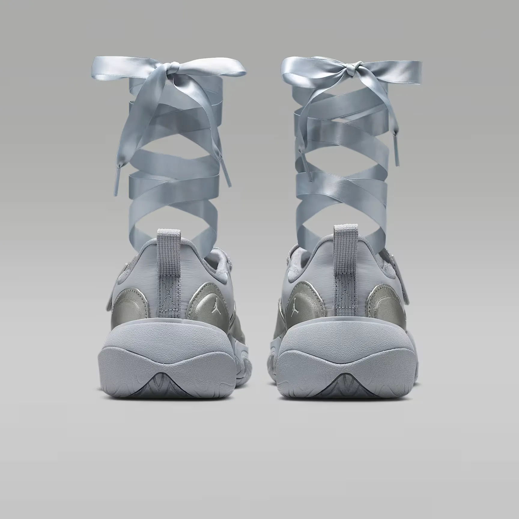 000000_Jordan-Pointe-WMNS_Metallic-Silver_IB8597-002_img5