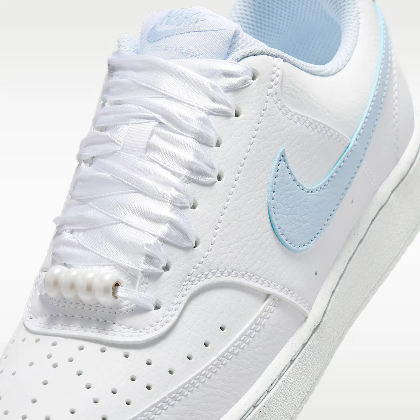 000000_Nike-Court-Vision-Low-WMNS_White-Hydrogen-Blue_IB6652-102_img6