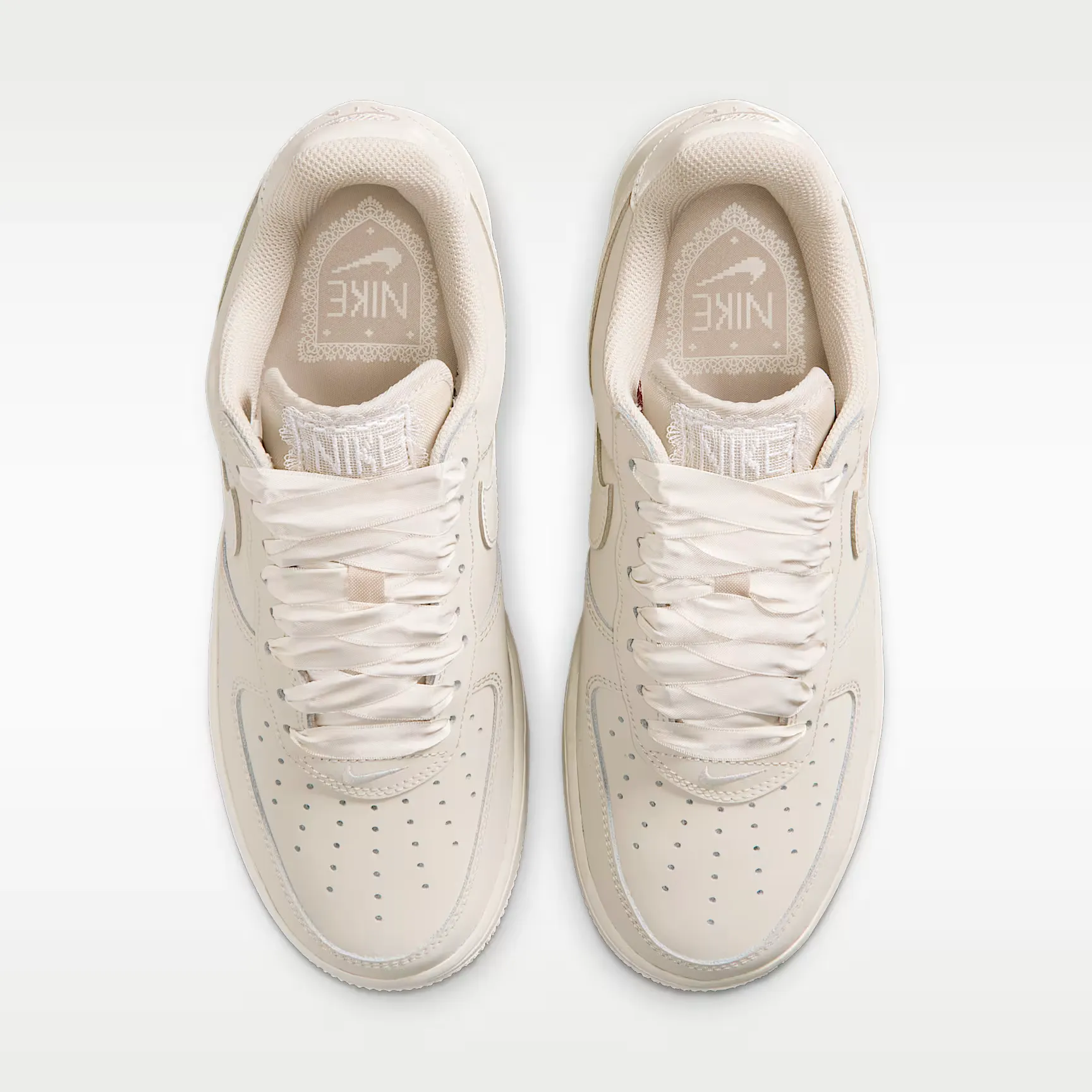 000000_Nike-Air-Force-1-Retro-Premium-WMNS_Oatmeal_IR0871-100_img3