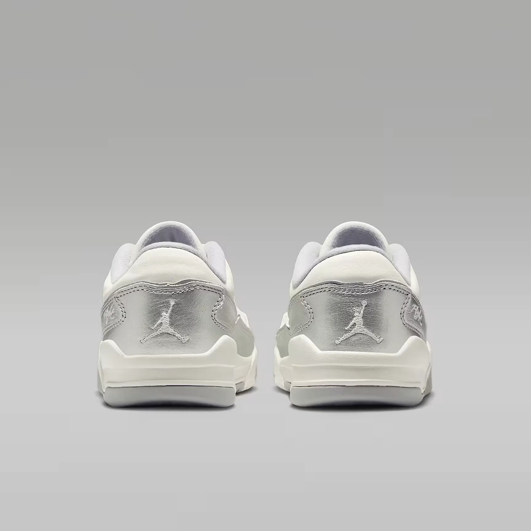 000000_Jordan-Flight-Court-SE-WMNS_Sail-Wolf-Grey_II0596-100_img5