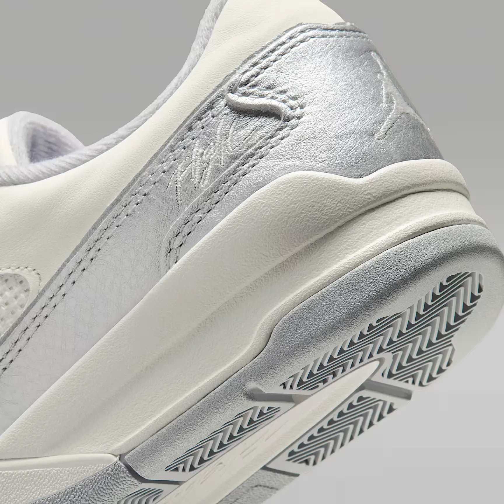 000000_Jordan-Flight-Court-SE-WMNS_Sail-Wolf-Grey_II0596-100_img7