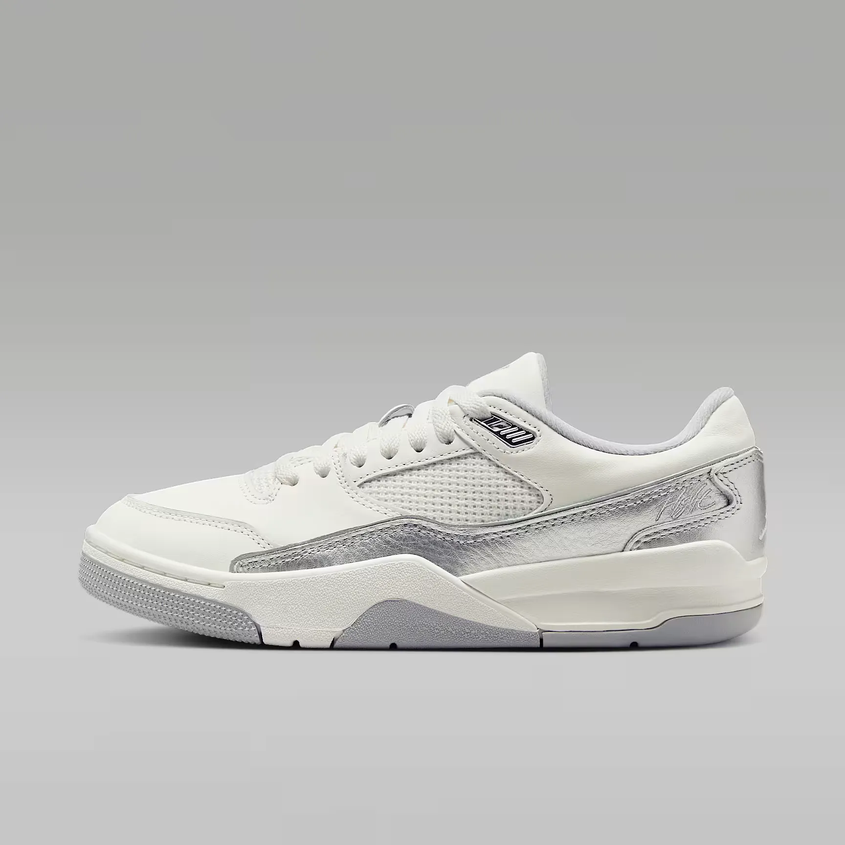 000000_Jordan-Flight-Court-SE-WMNS_Sail-Wolf-Grey_II0596-100_img0