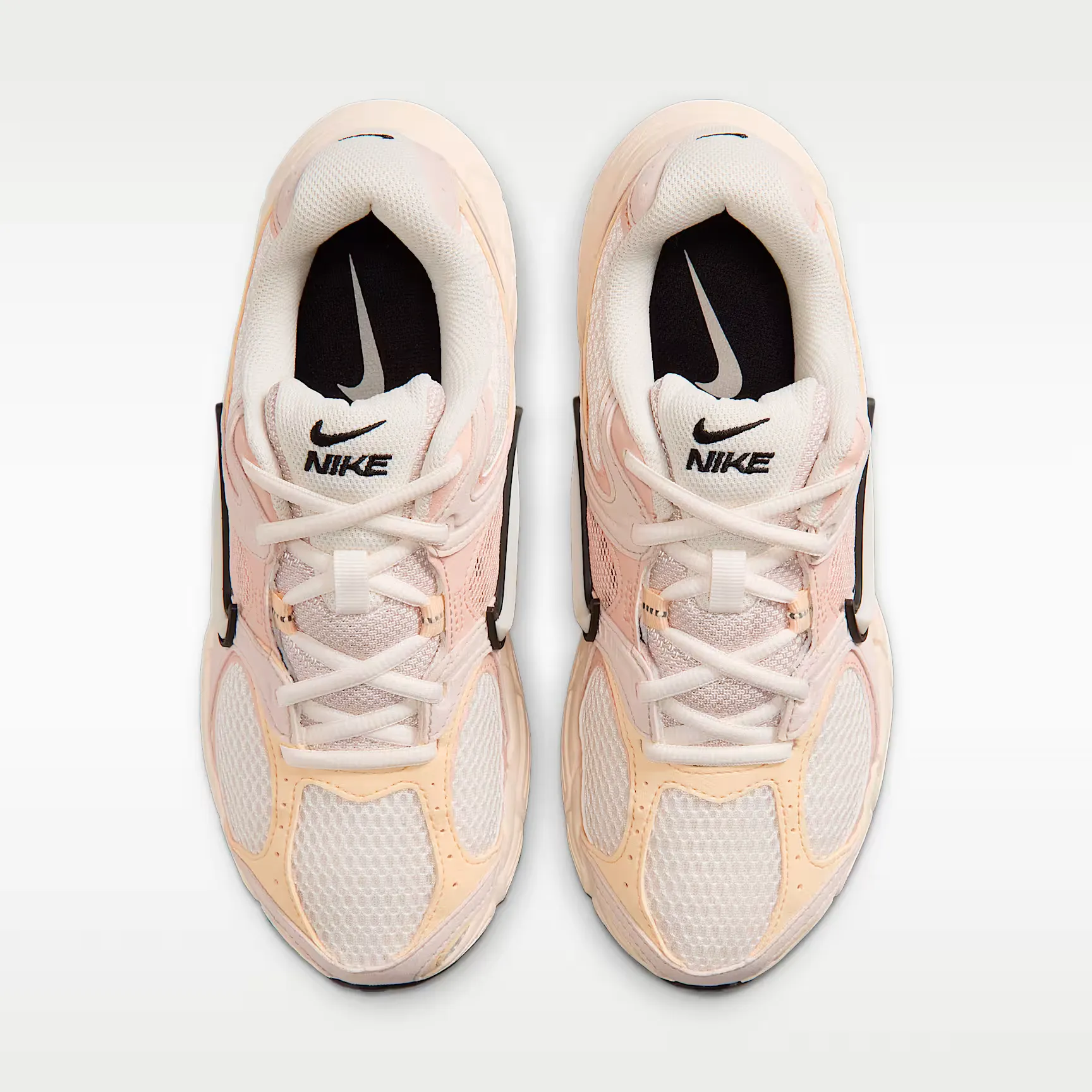 000000_Nike-V5-RNR-WMNS_Chalk-Silt-Red_II6294-102_img3