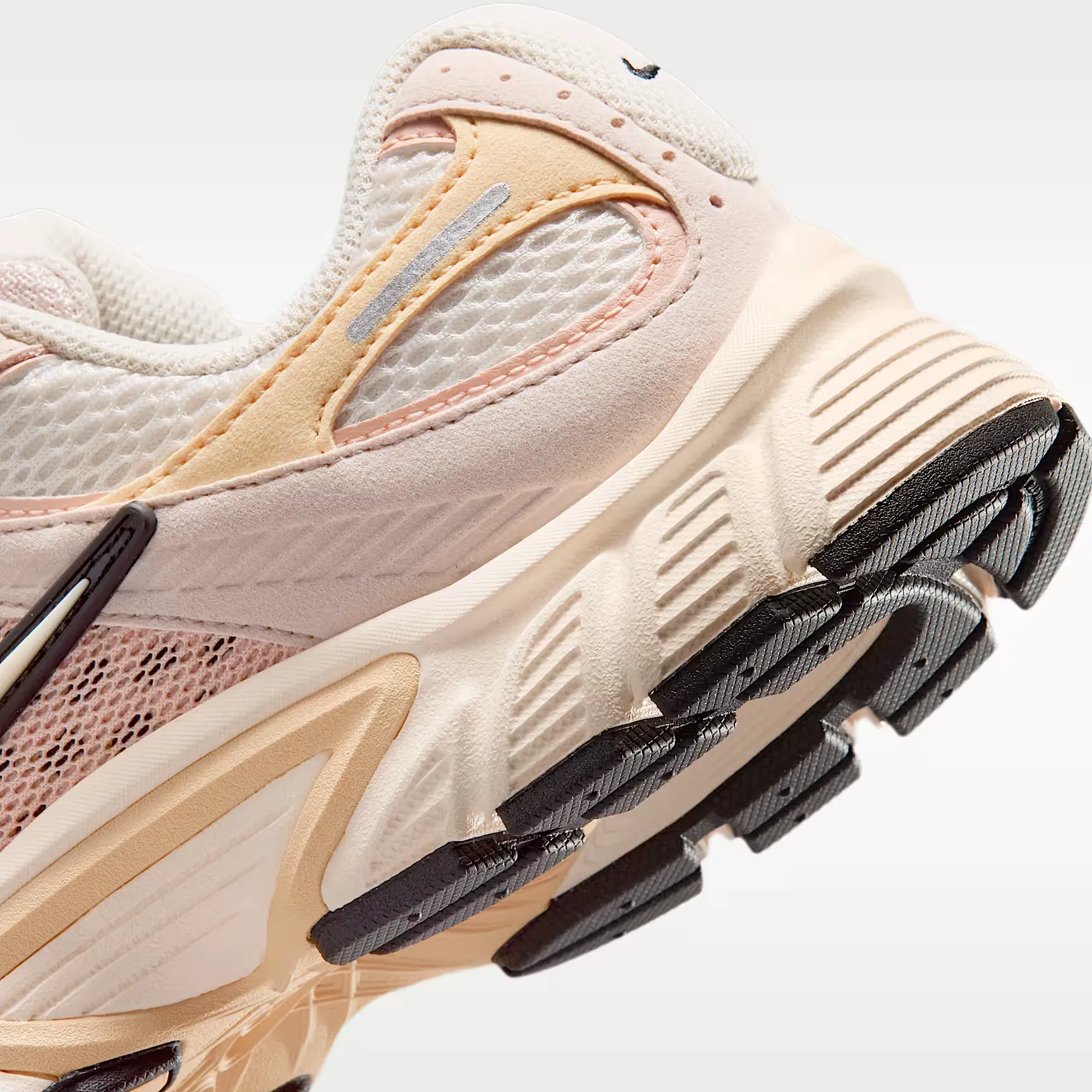 000000_Nike-V5-RNR-WMNS_Chalk-Silt-Red_II6294-102_img7