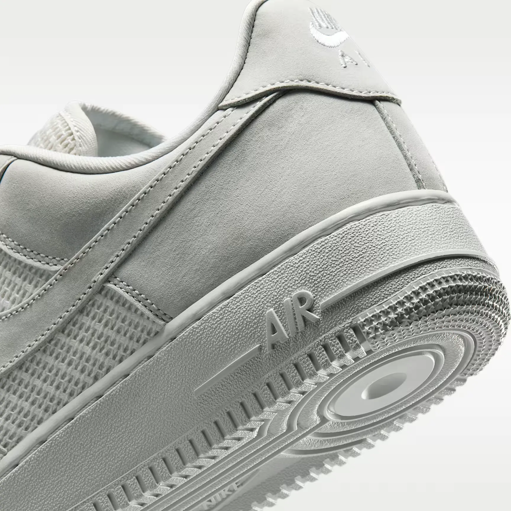 000000_Nike-Air-Force-1-'07-LV8_Off-White_II9807-100_img7