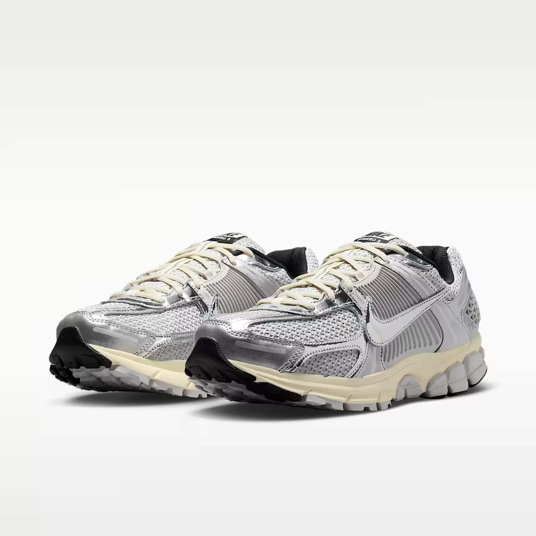 000000_Nike-Zoom-Vomero-5_Grey-Fog-Metallic-Silver_IM3486-002_img4