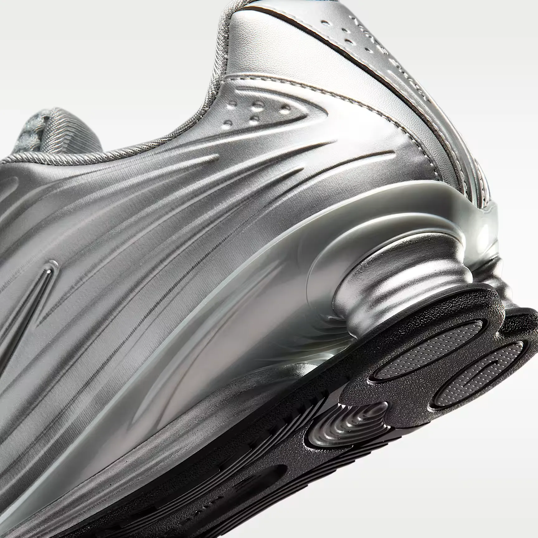 000000_Nike-Shox-Z-WMNS_Metallic-Silver-Black_IO7843-002_img7