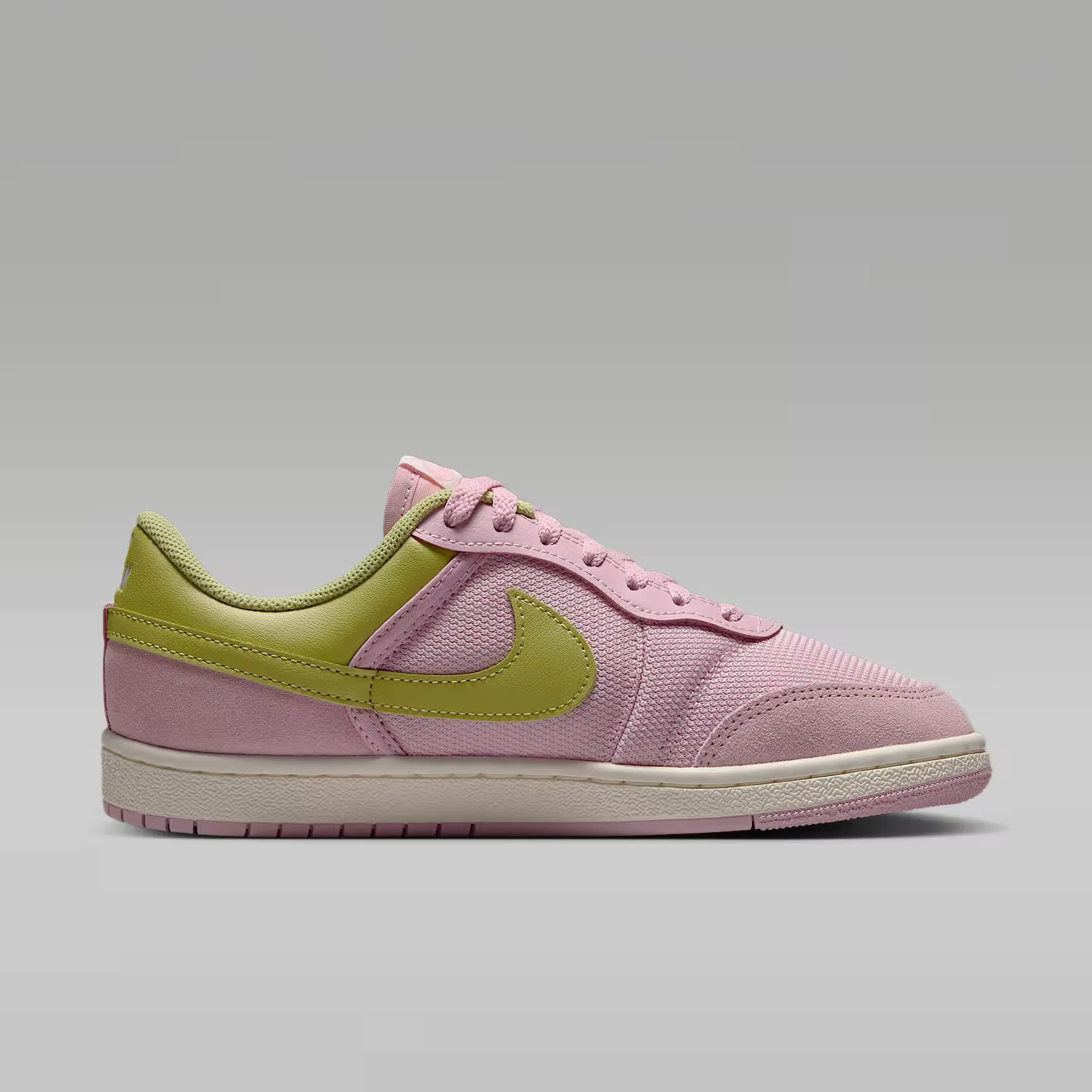 000000_Air-Jordan-Skyline-Low-WMNS_Iced-Carmine-Sail_IQ0704-607_img2