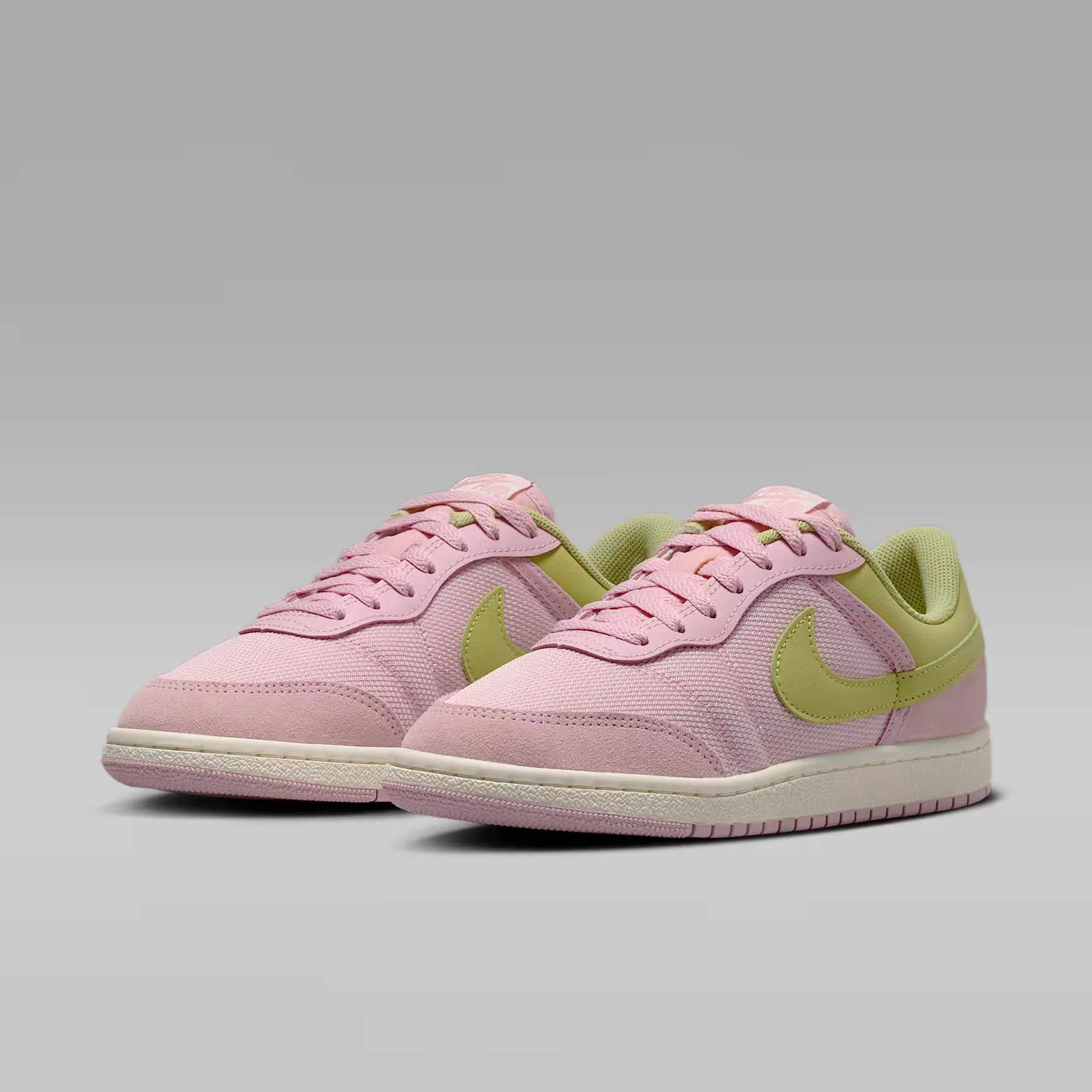 000000_Air-Jordan-Skyline-Low-WMNS_Iced-Carmine-Sail_IQ0704-607_img4