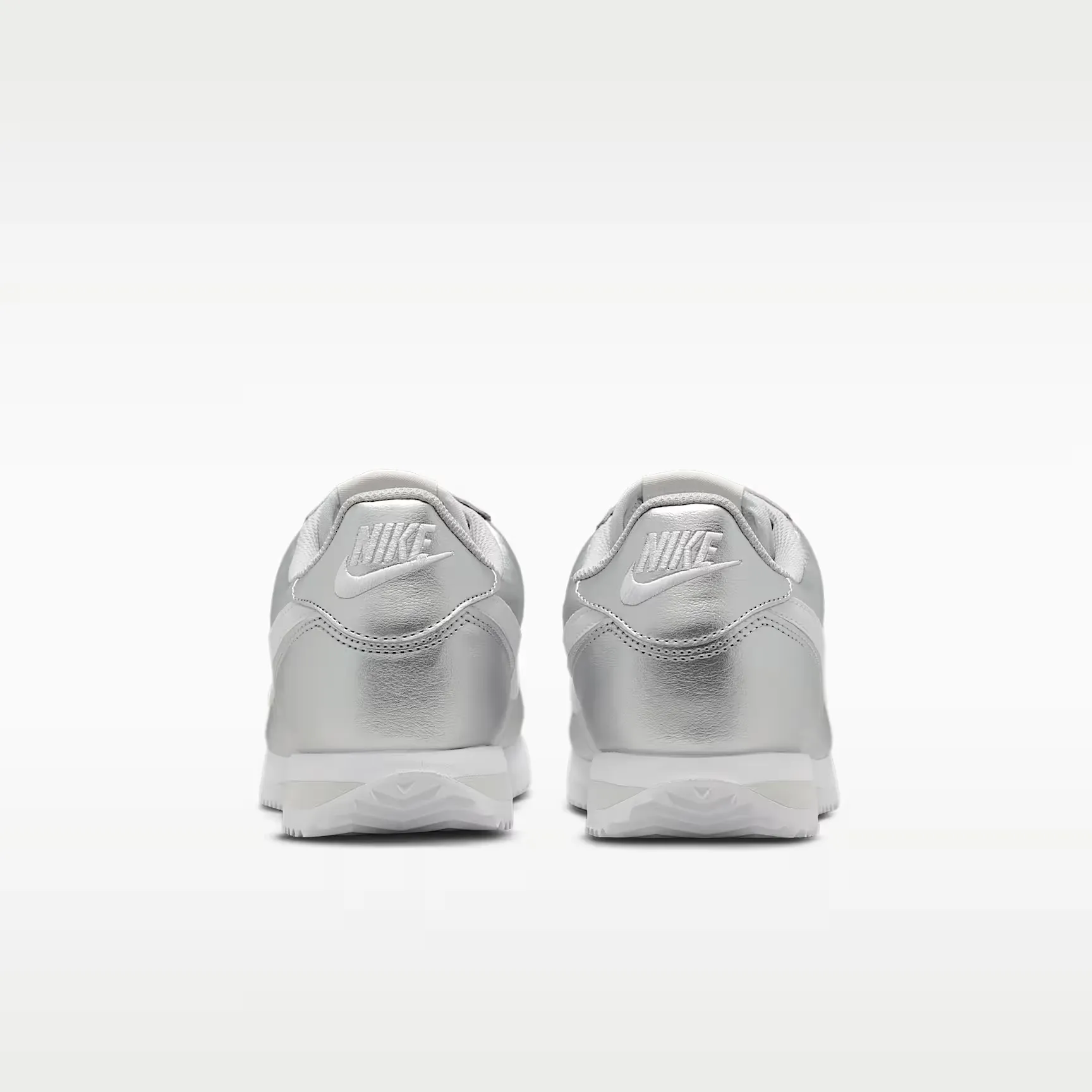 000000_Nike-Cortez-WMNS_Metallic-Silver_IR0042-001_img5