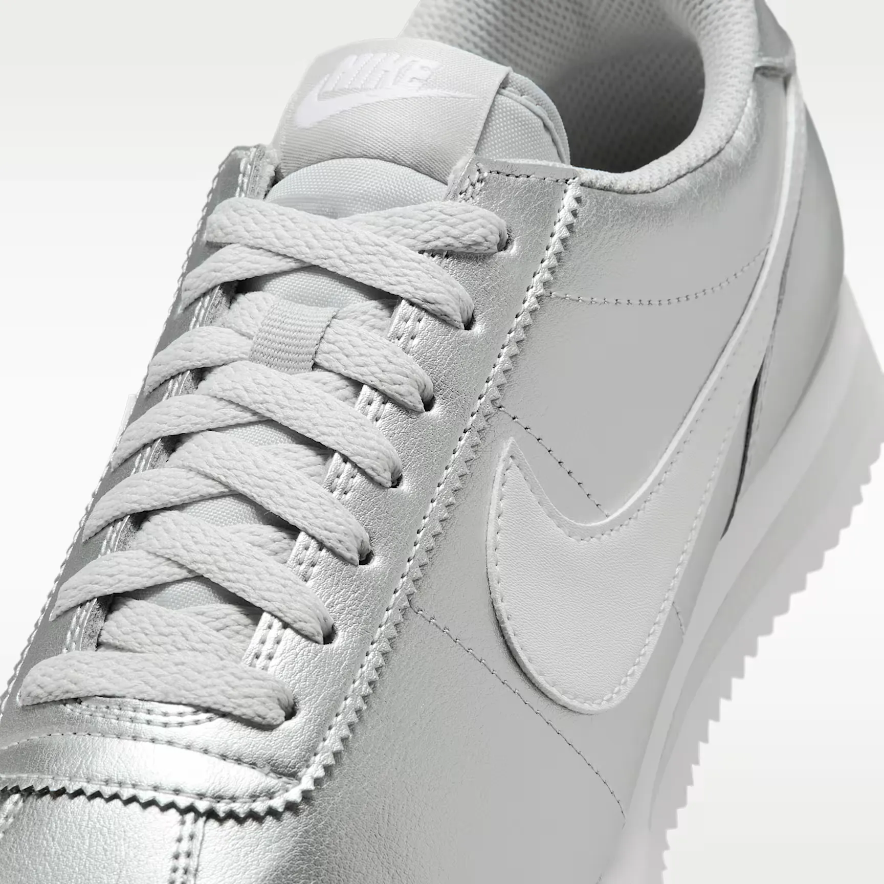 000000_Nike-Cortez-WMNS_Metallic-Silver_IR0042-001_img6