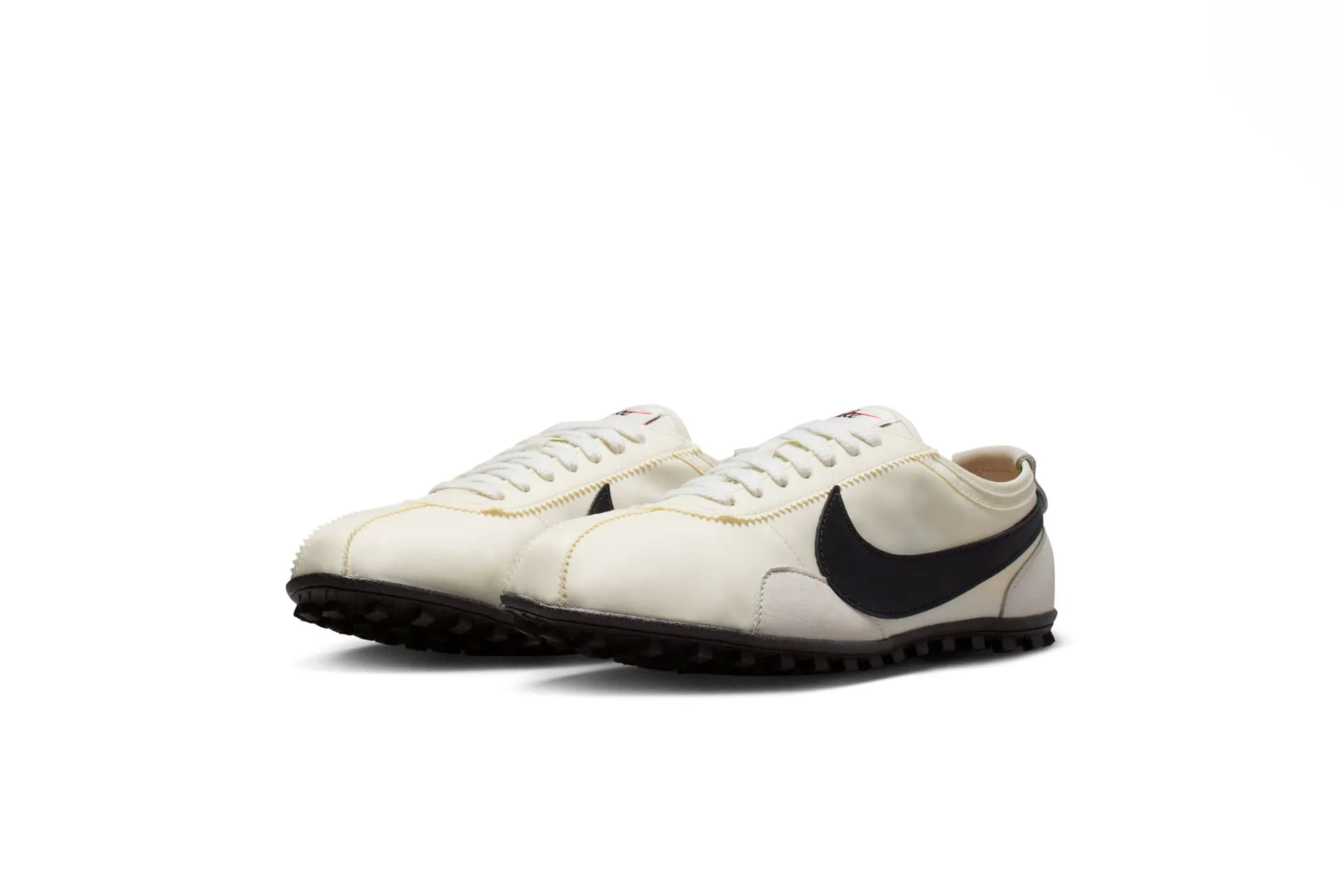 000000_Nike-Moon-Shoe-OG-SP_Soft-Pearl-Black_II0407-001_img2