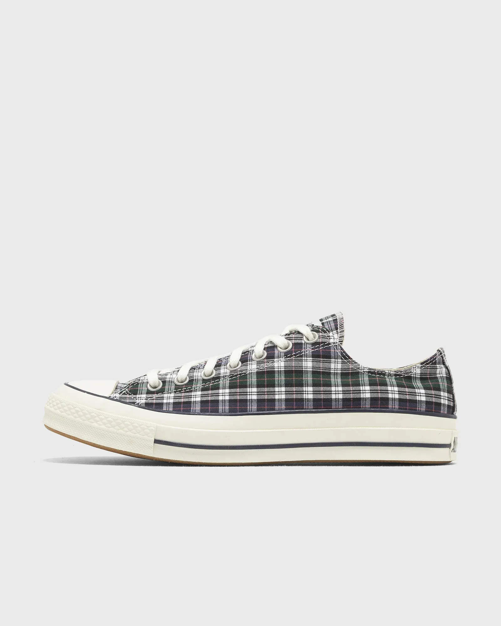 000000_Converse-x-NOAH-Chuck-70-OX_True-Blue-Egret-Black_A19715C_img0